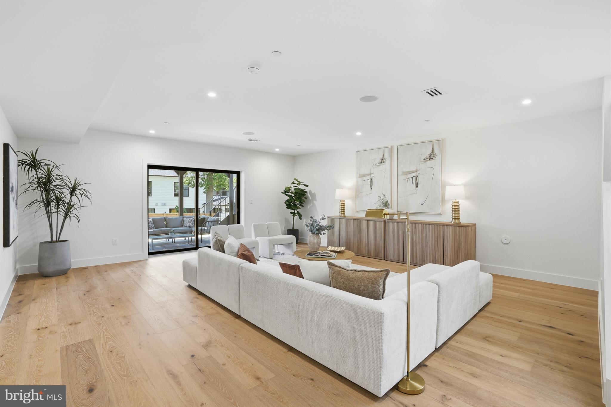 AYRLAWN - Residential