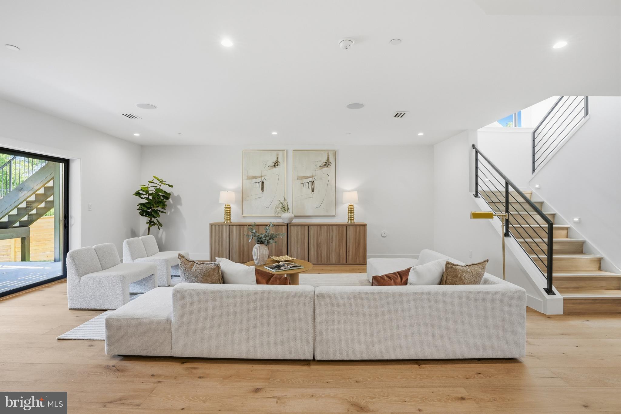 AYRLAWN - Residential
