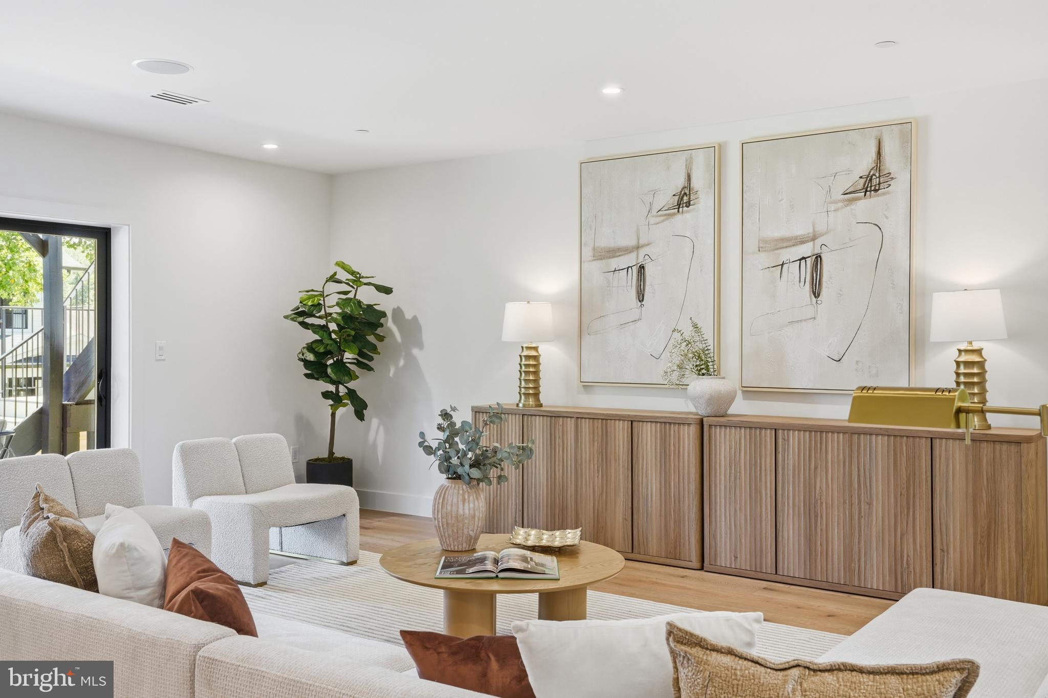 AYRLAWN - Residential