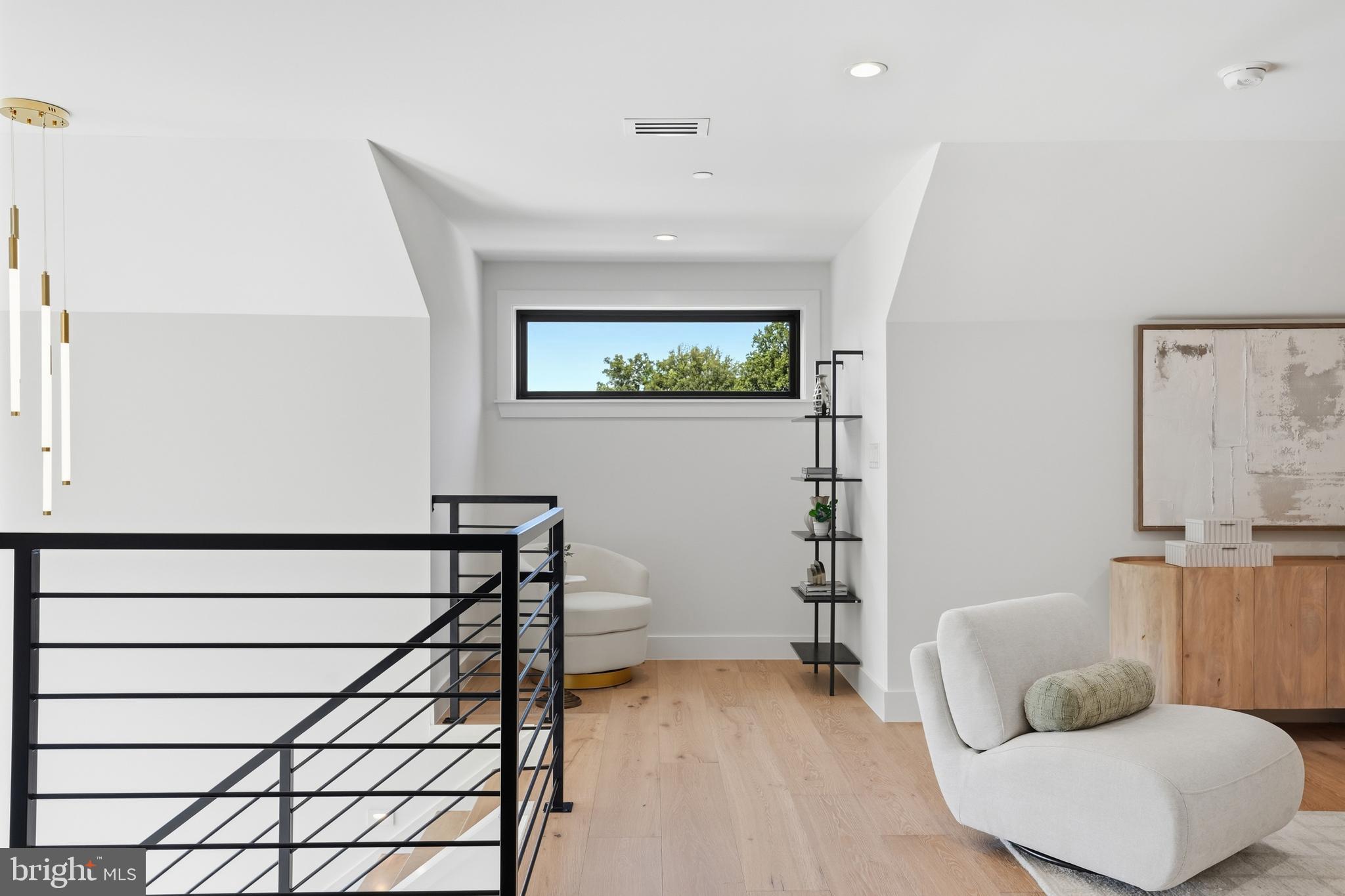 AYRLAWN - Residential