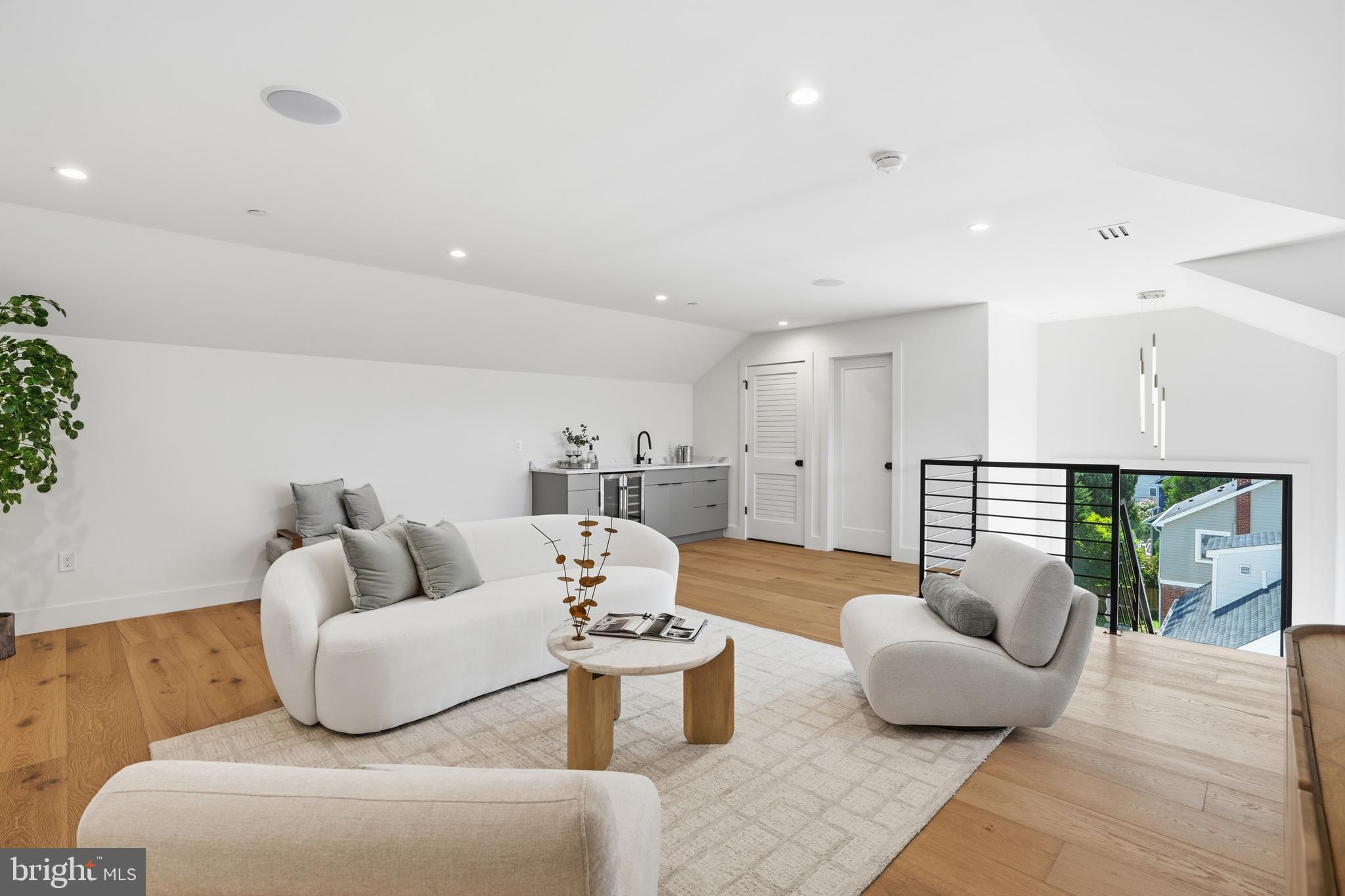 AYRLAWN - Residential