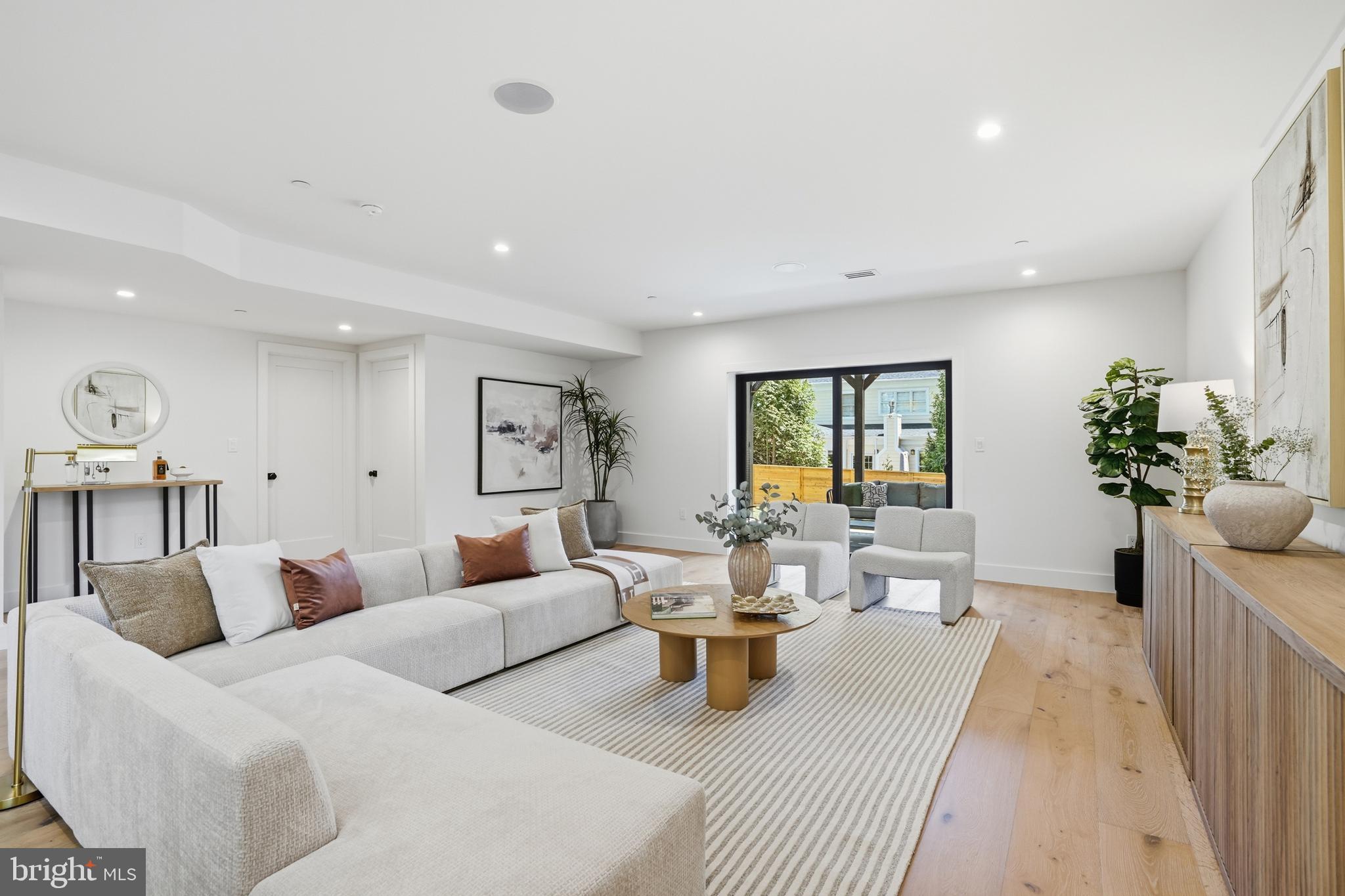 AYRLAWN - Residential