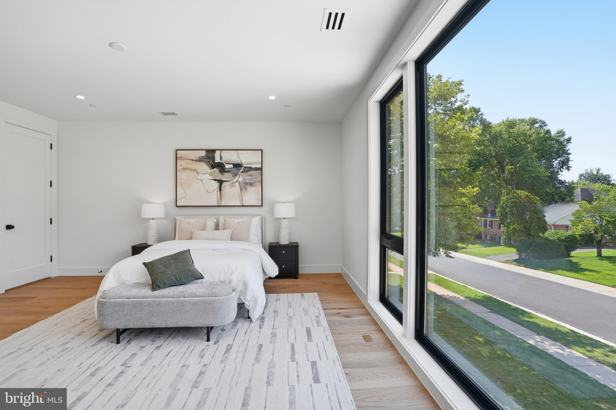 AYRLAWN - Residential