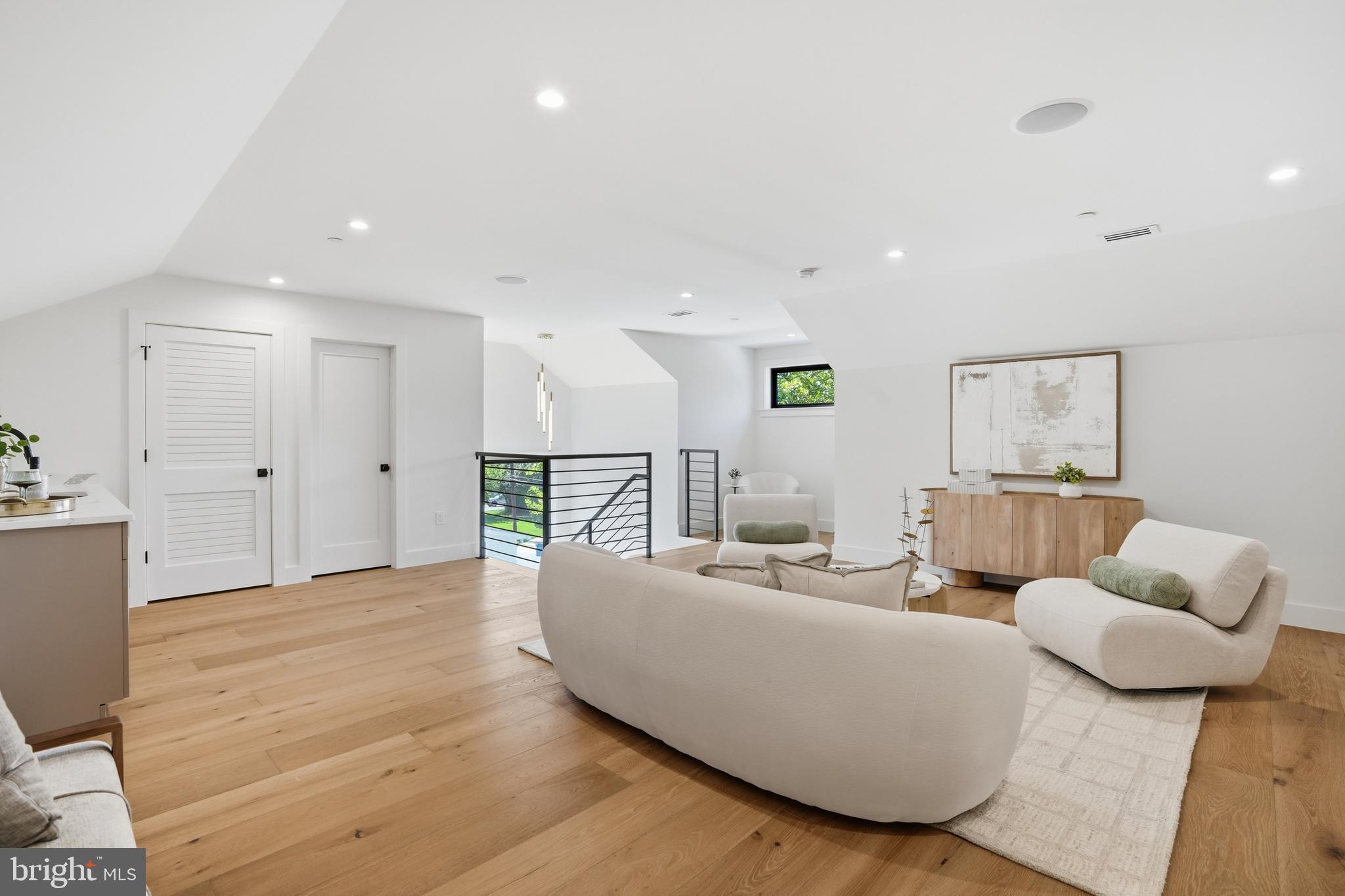 AYRLAWN - Residential