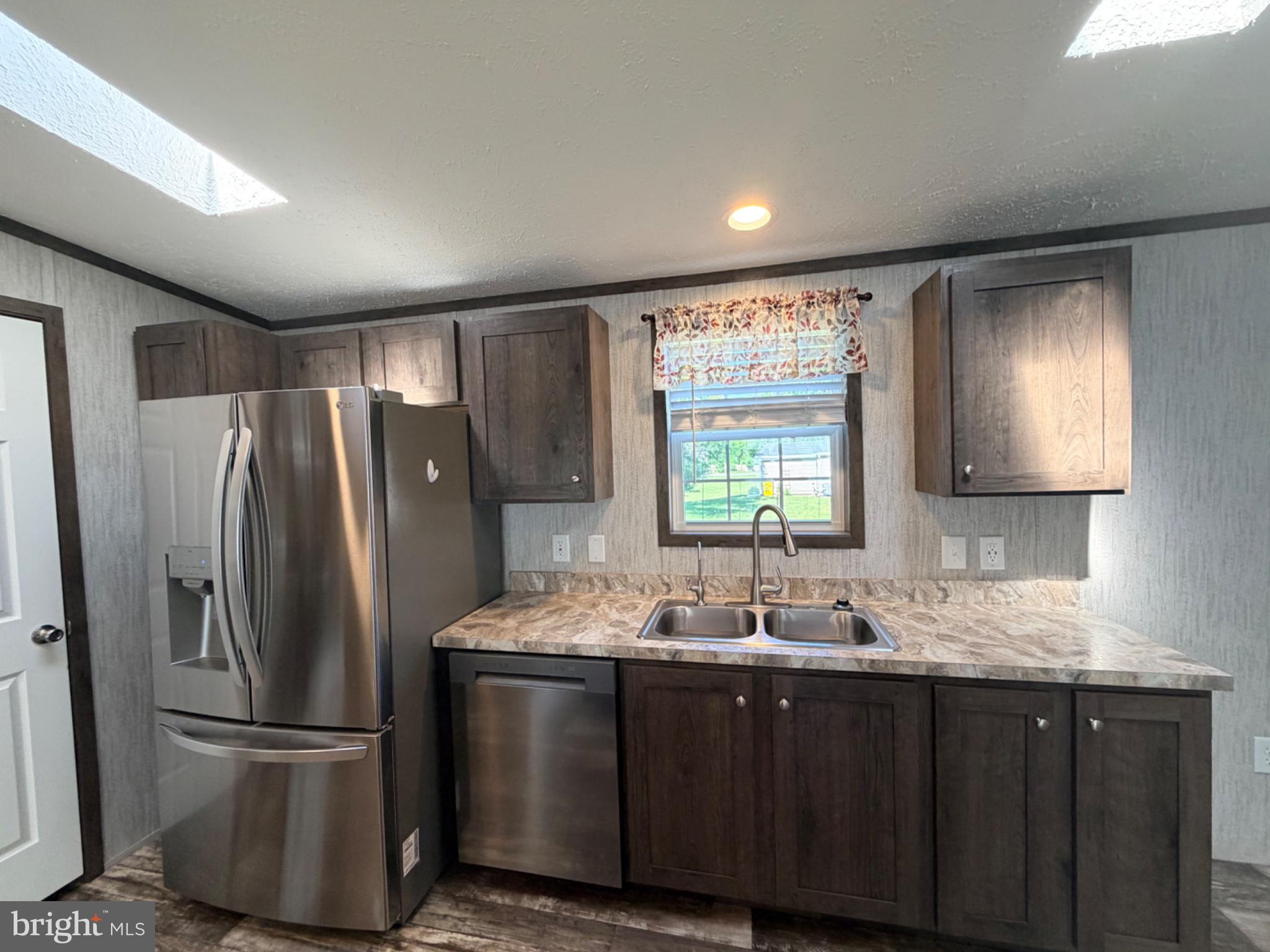 MIDDLE CREEK VILLAGE - Residential