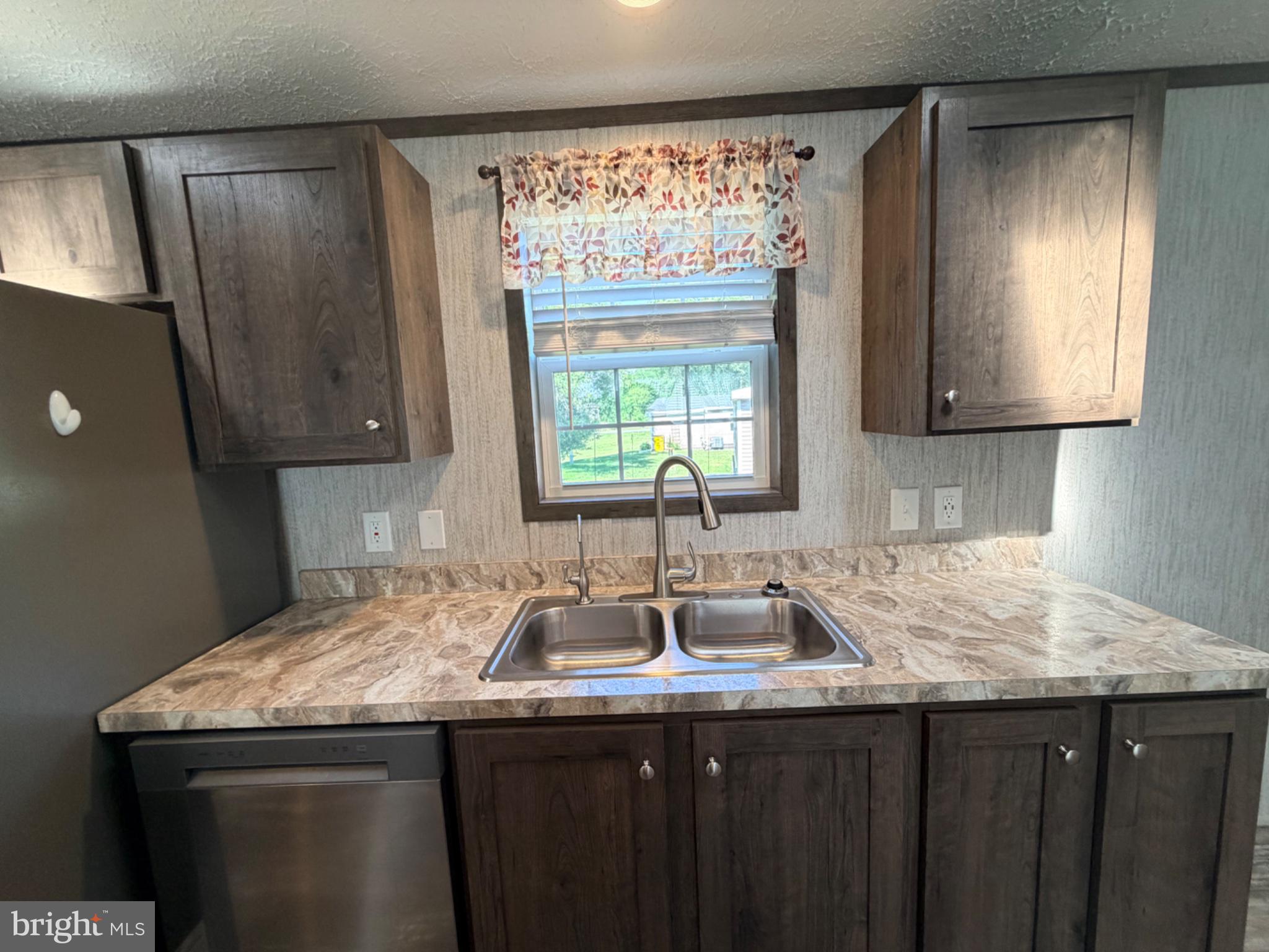 MIDDLE CREEK VILLAGE - Residential