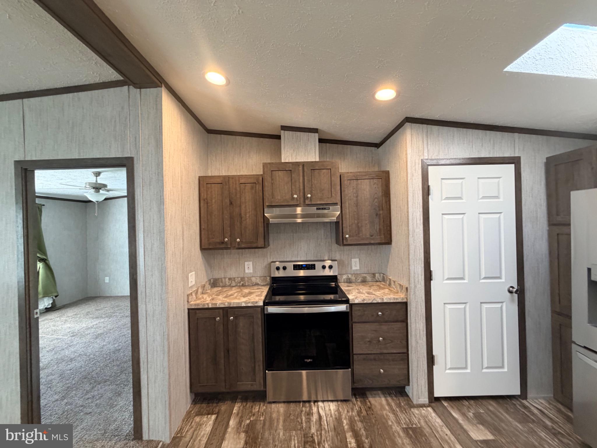 MIDDLE CREEK VILLAGE - Residential