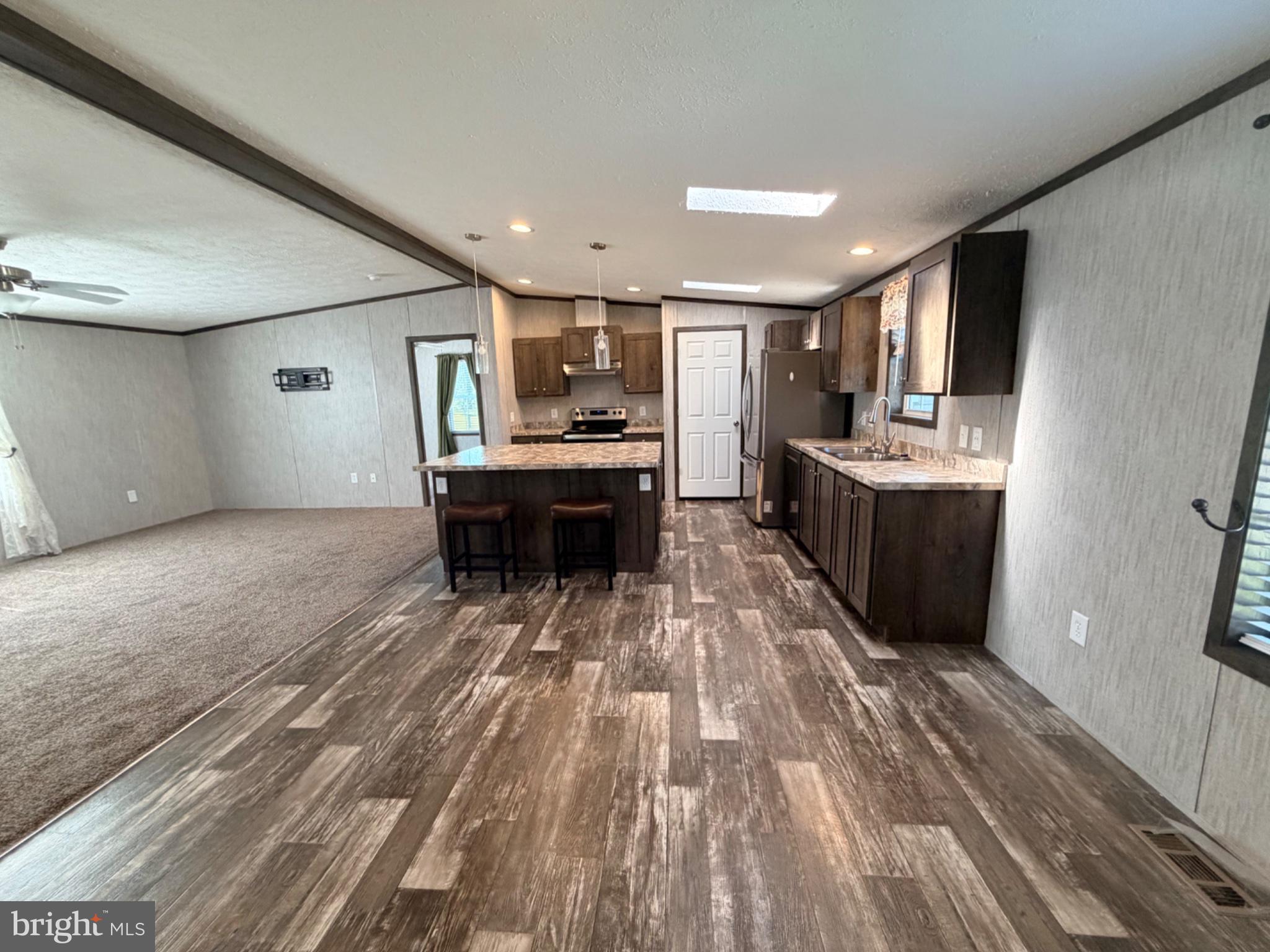 MIDDLE CREEK VILLAGE - Residential
