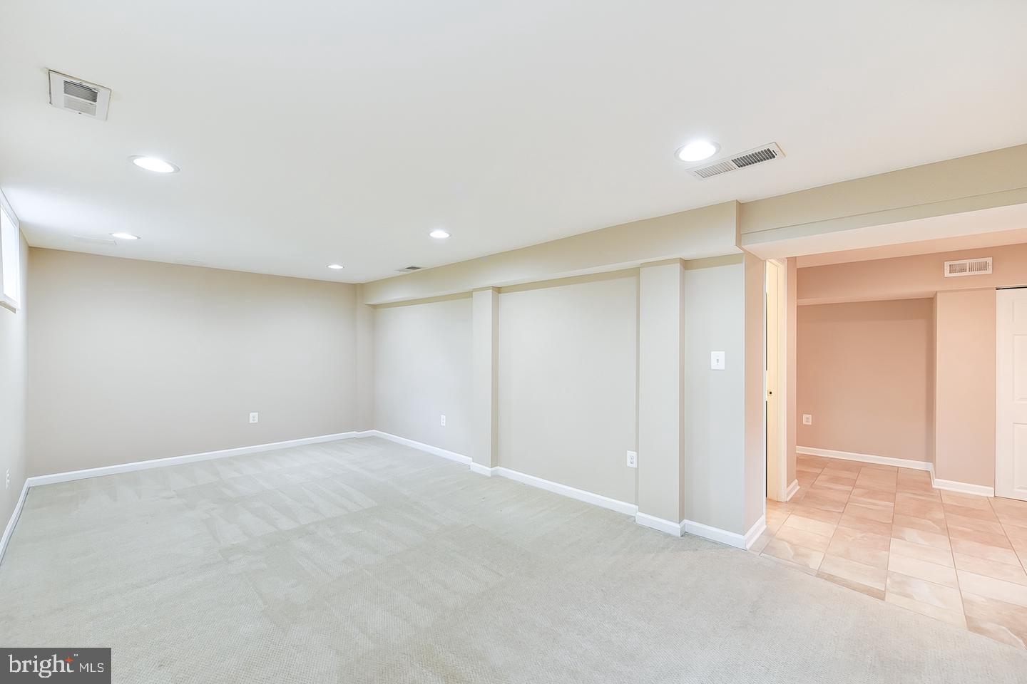 FALLS CHURCH - Residential Lease