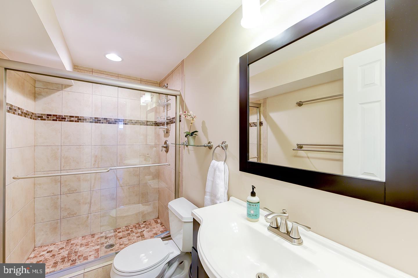 FALLS CHURCH - Residential Lease