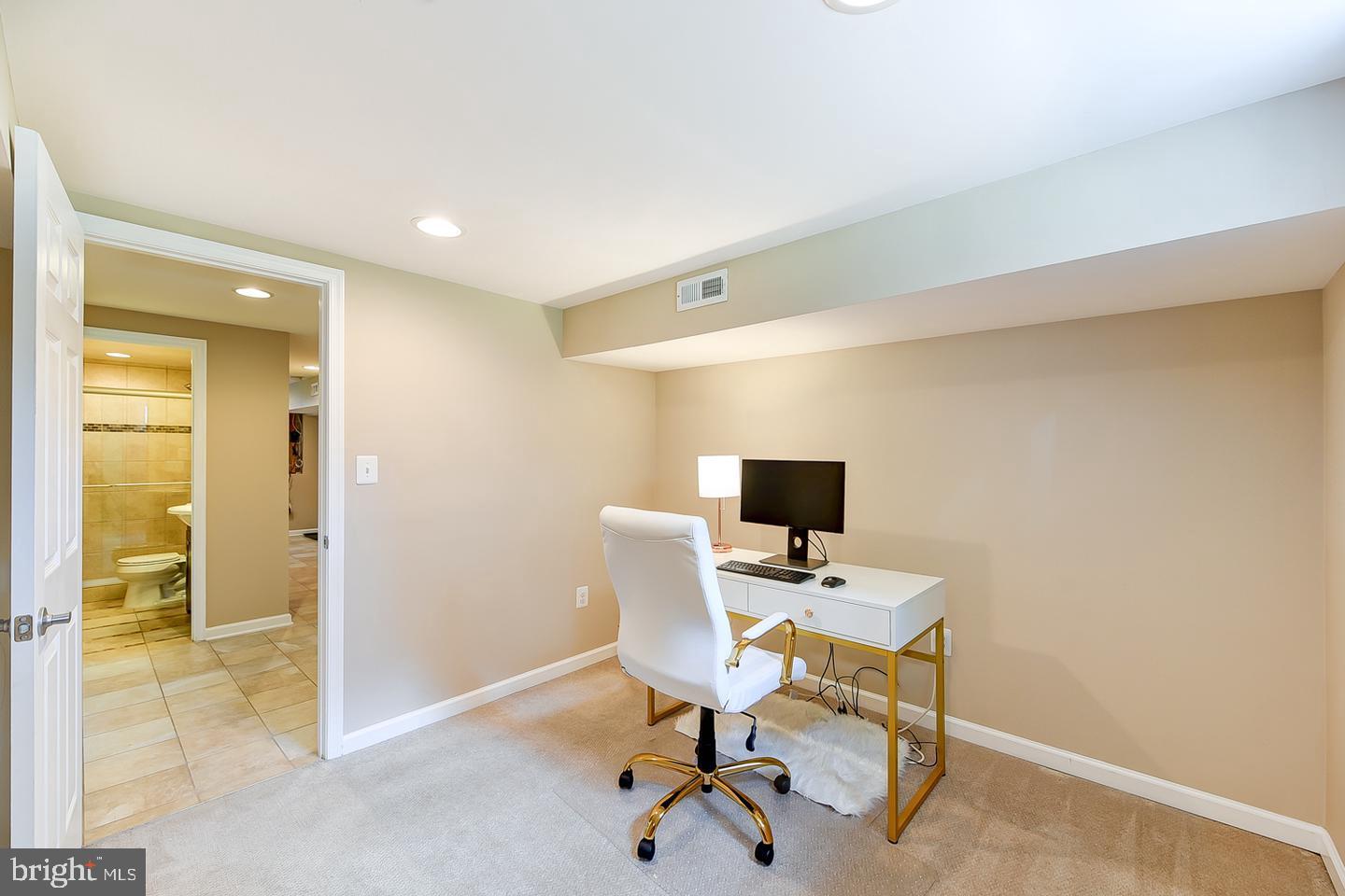 FALLS CHURCH - Residential Lease