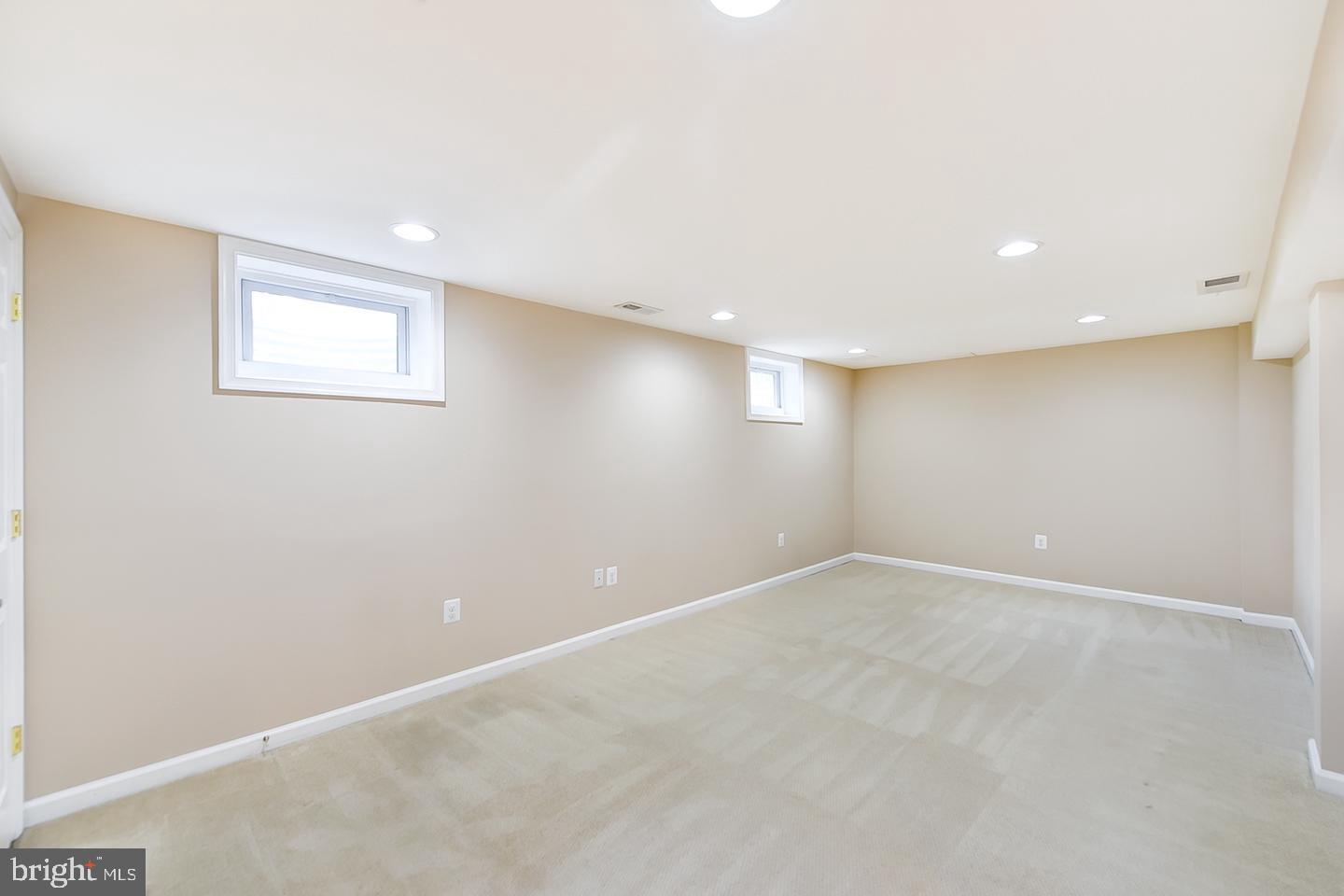 FALLS CHURCH - Residential Lease