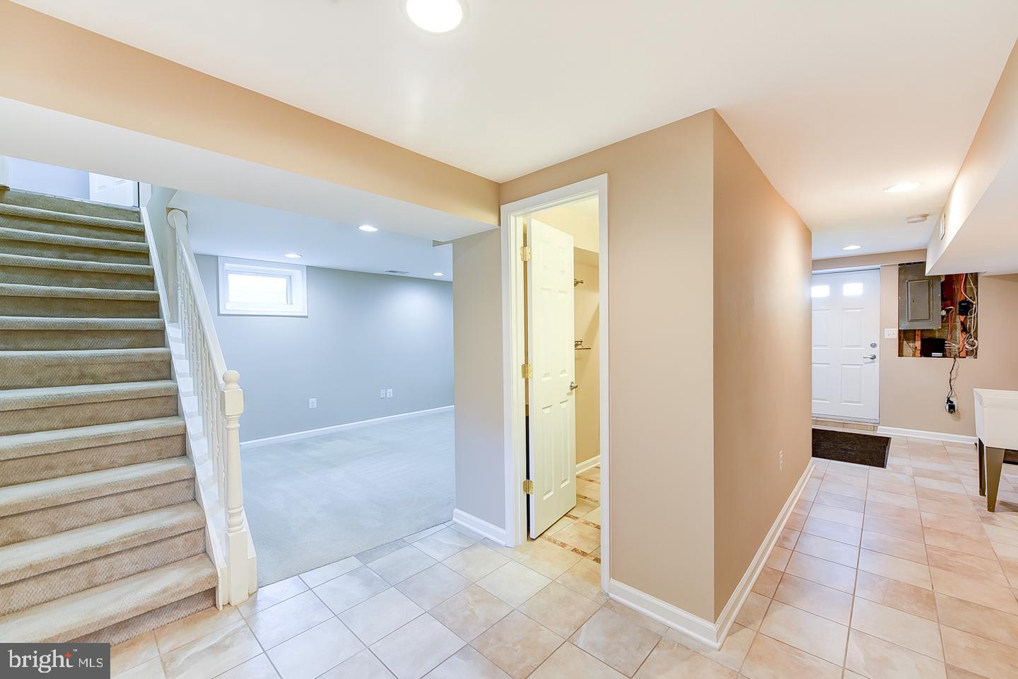 FALLS CHURCH - Residential Lease