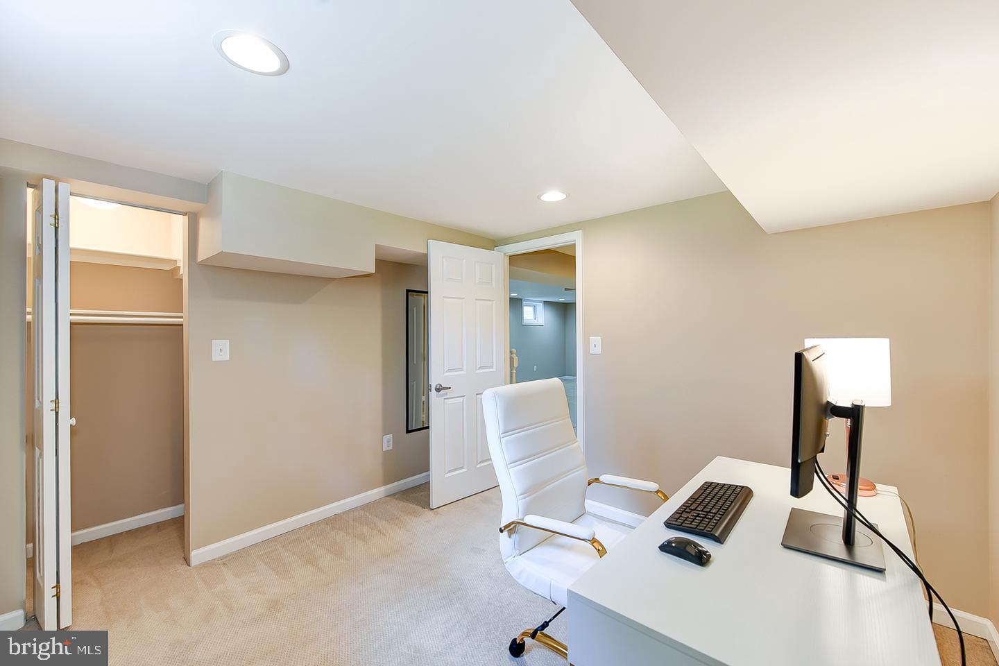 FALLS CHURCH - Residential Lease