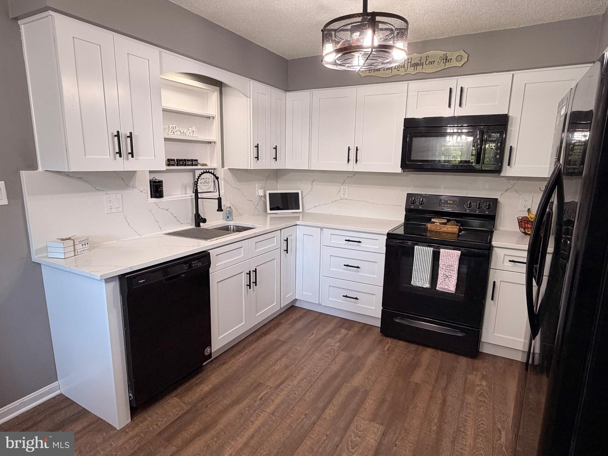 PIKEVIEW ACRES WEST - Residential