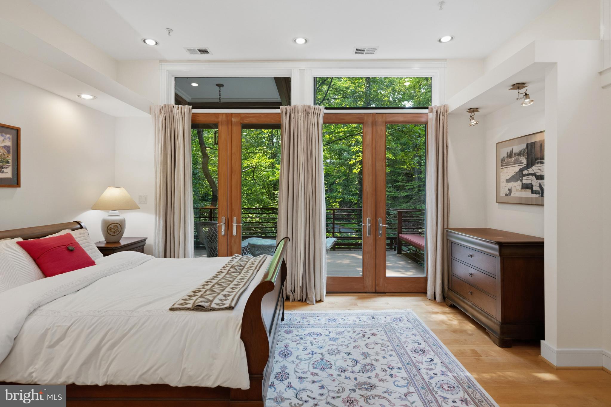 FOREST HILLS - Residential