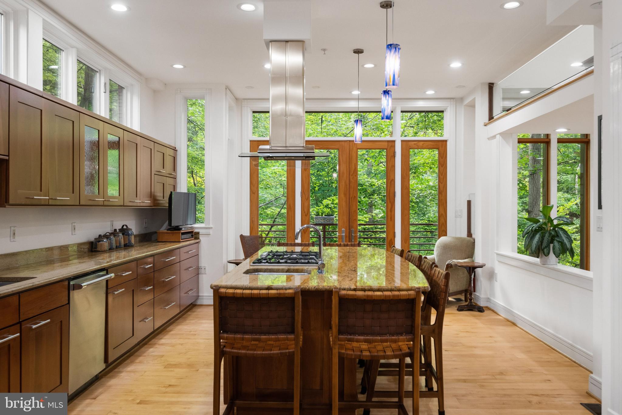 FOREST HILLS - Residential