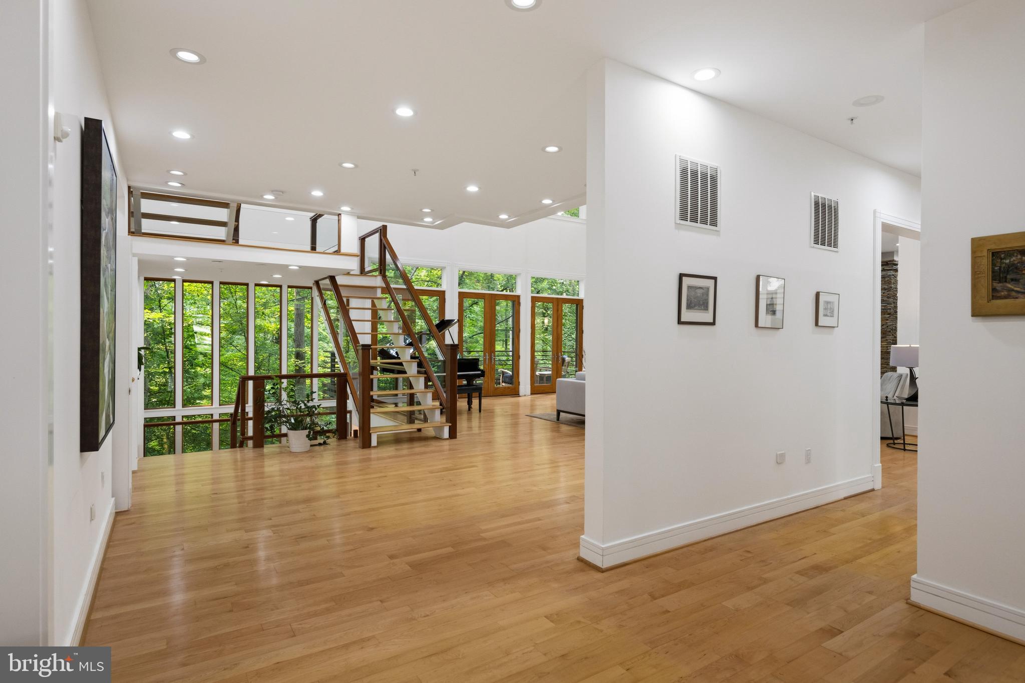 FOREST HILLS - Residential