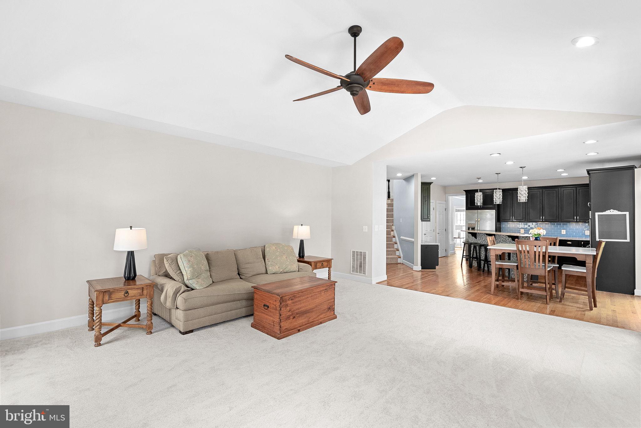 SOUTH RIDING - Residential