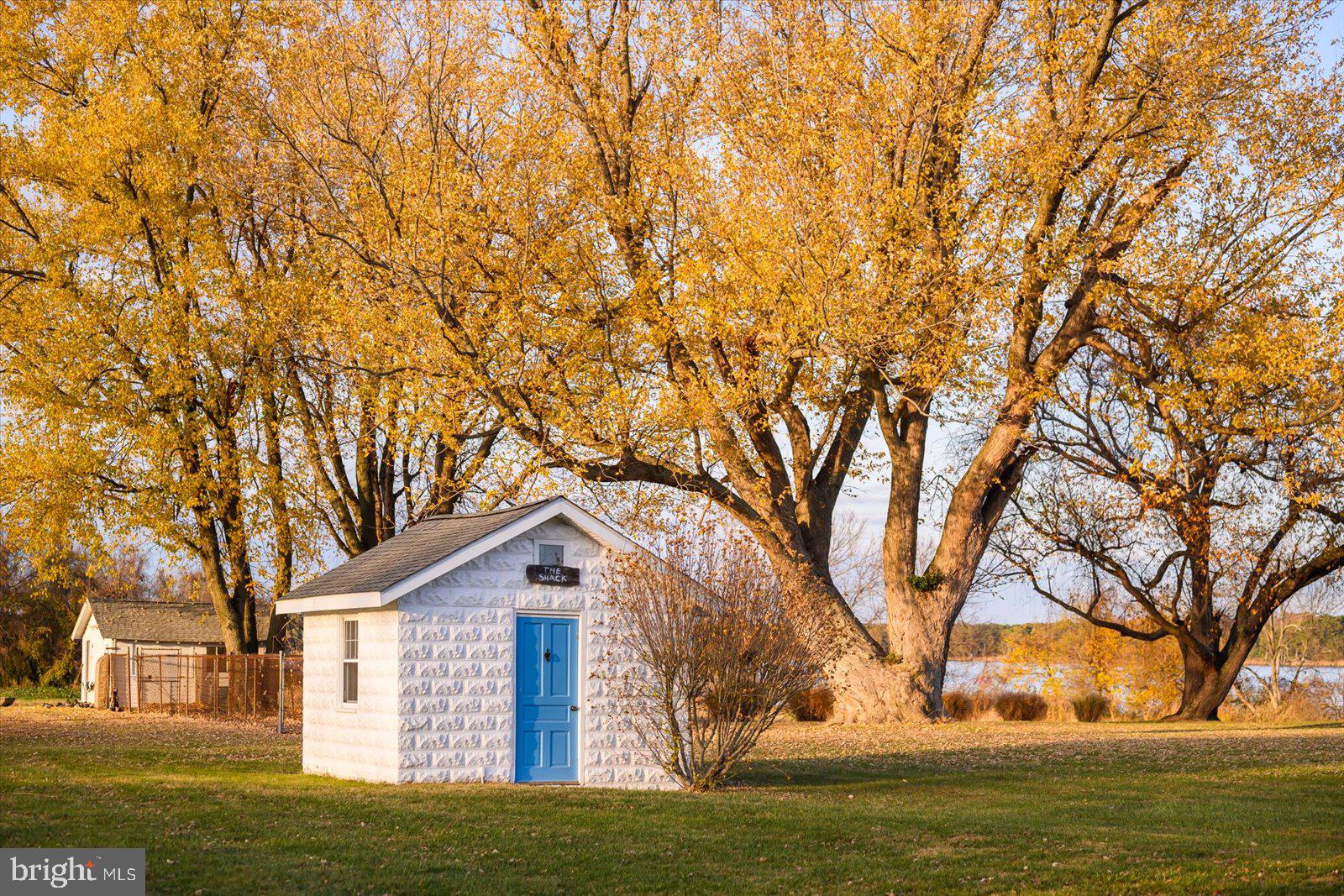 EASTERN NECK - Farm