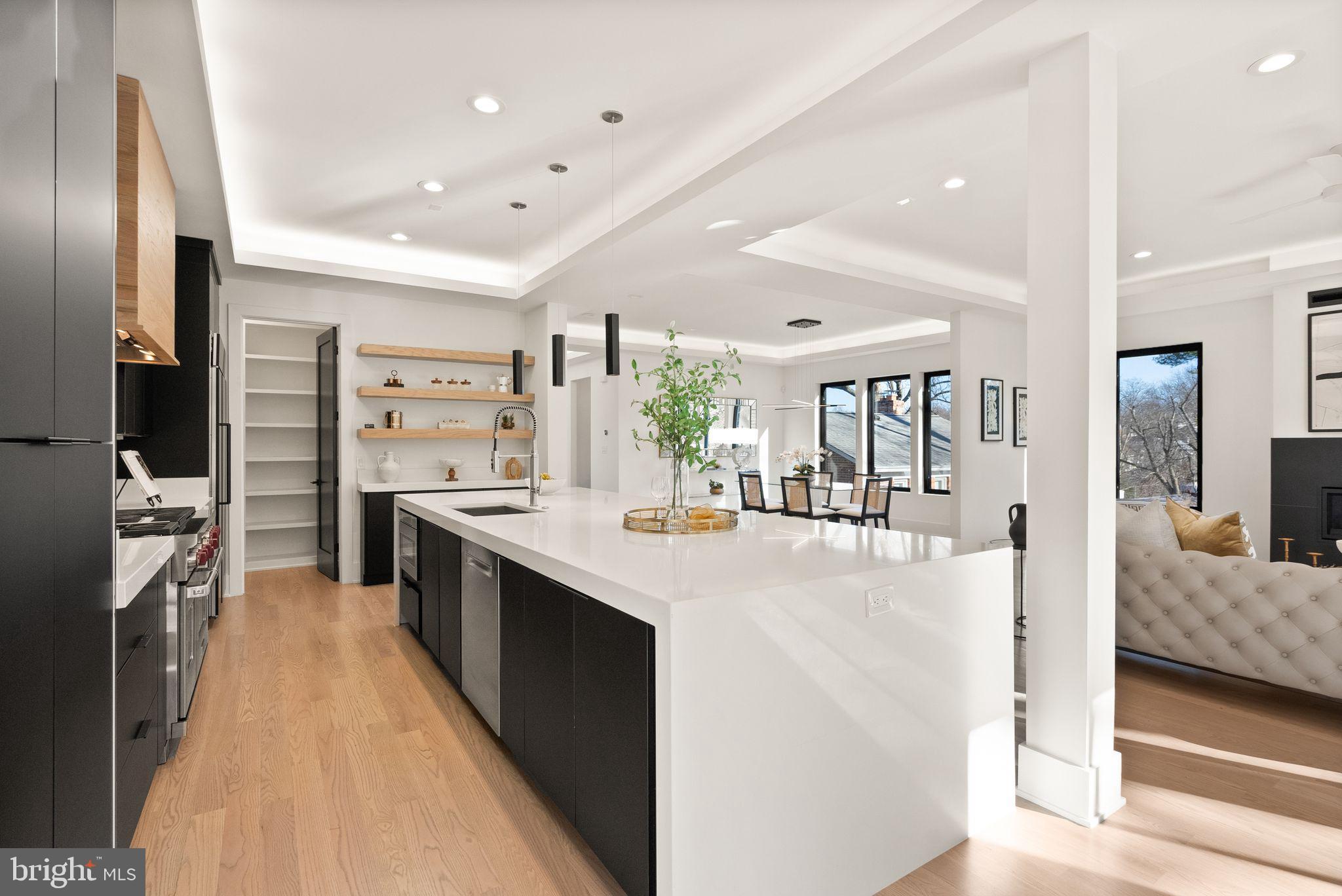 COUNTRY CLUB HILLS - Residential
