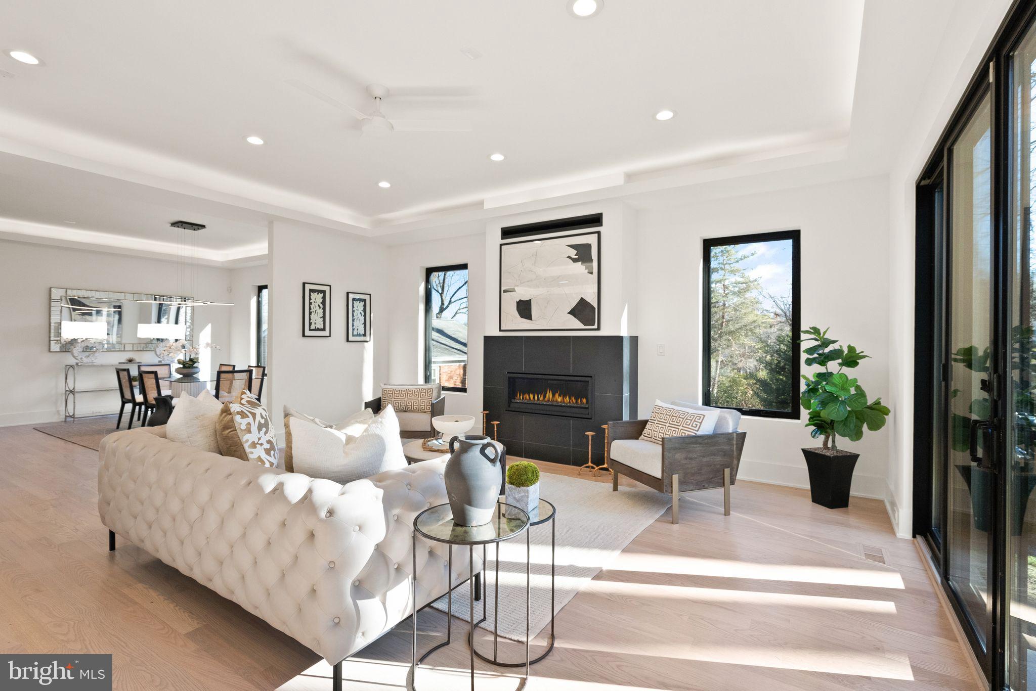 COUNTRY CLUB HILLS - Residential