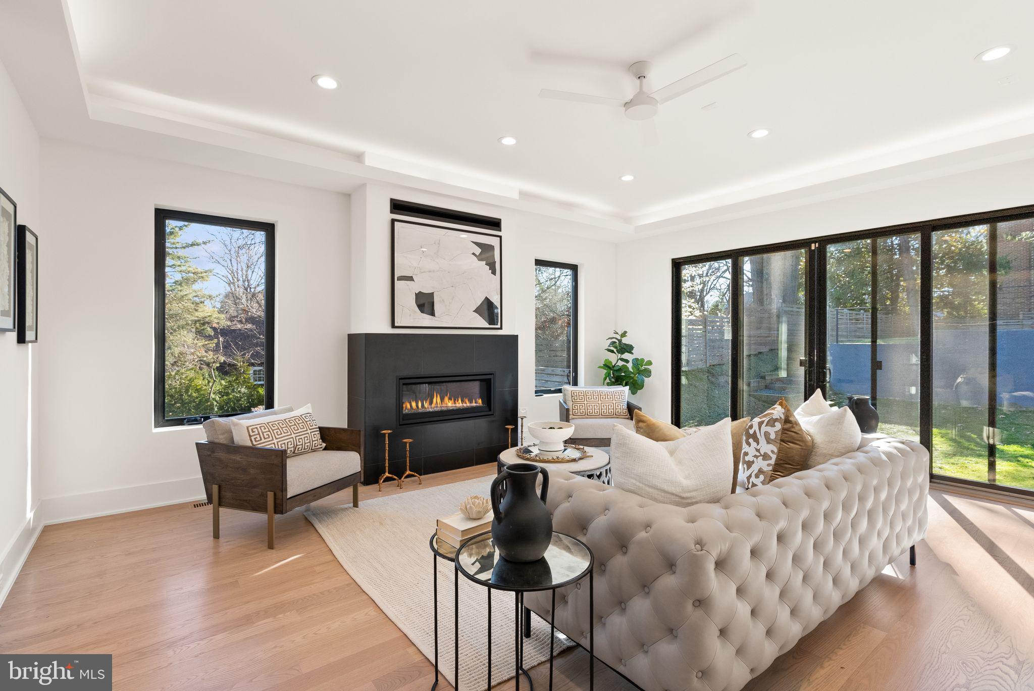 COUNTRY CLUB HILLS - Residential