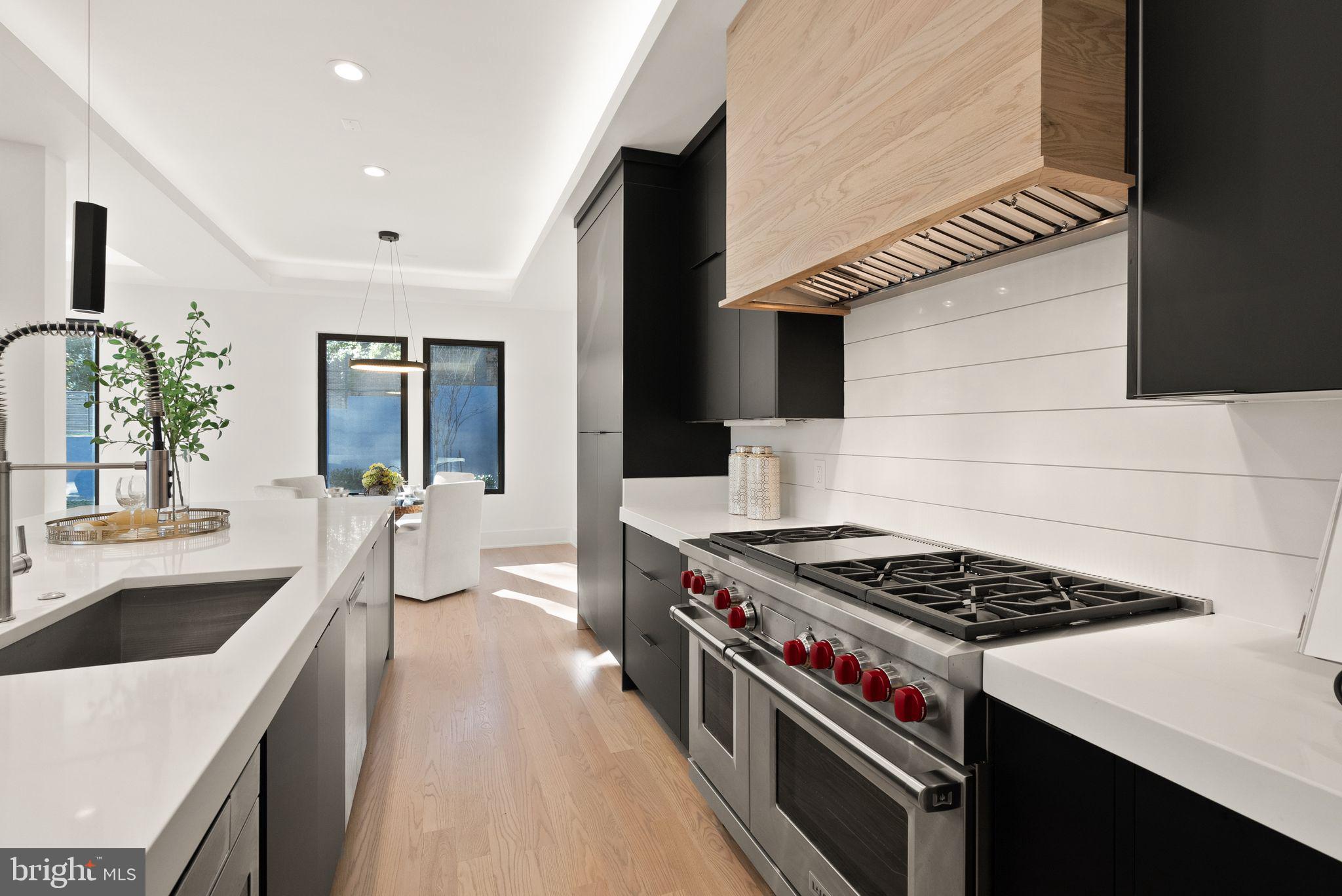 COUNTRY CLUB HILLS - Residential
