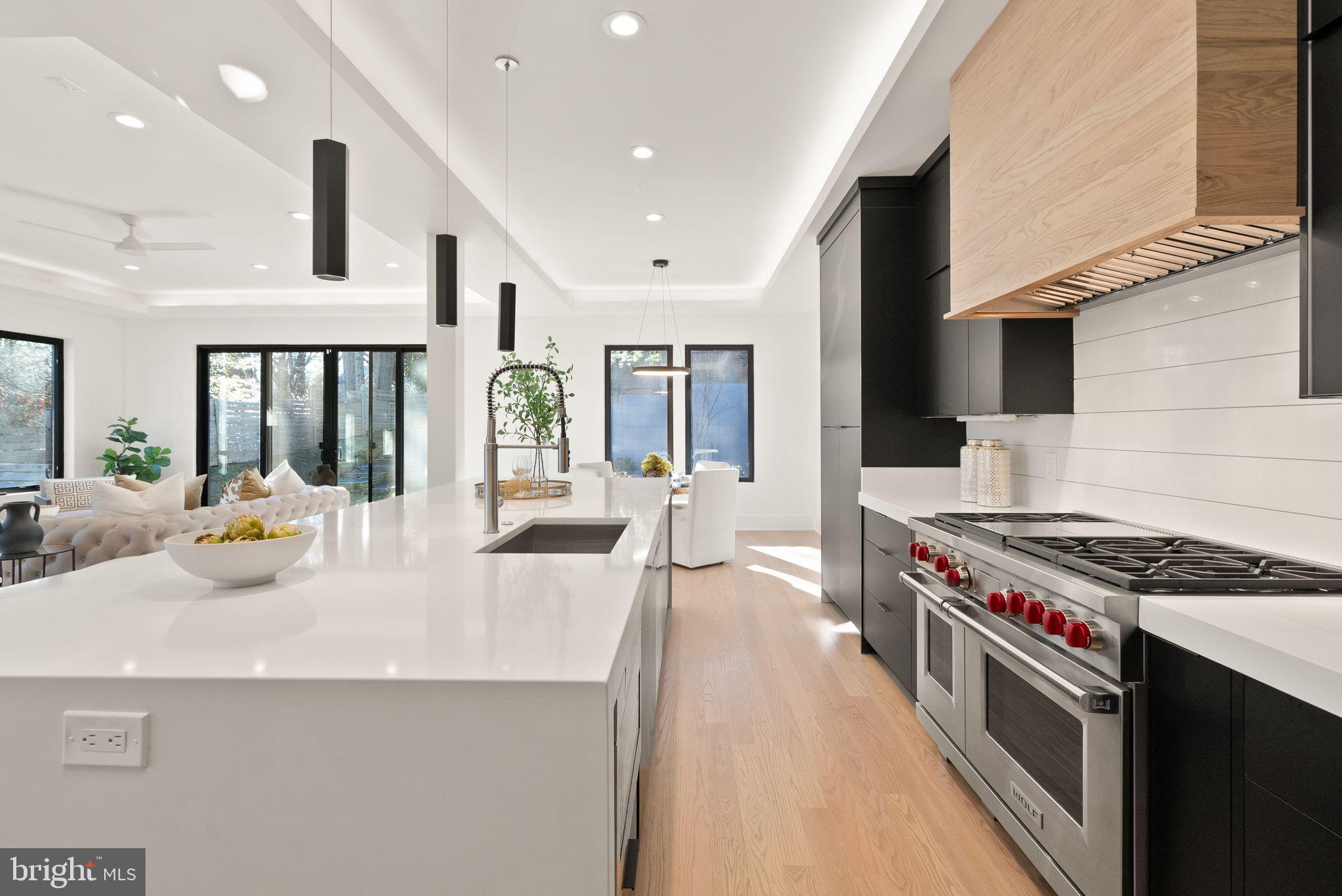 COUNTRY CLUB HILLS - Residential