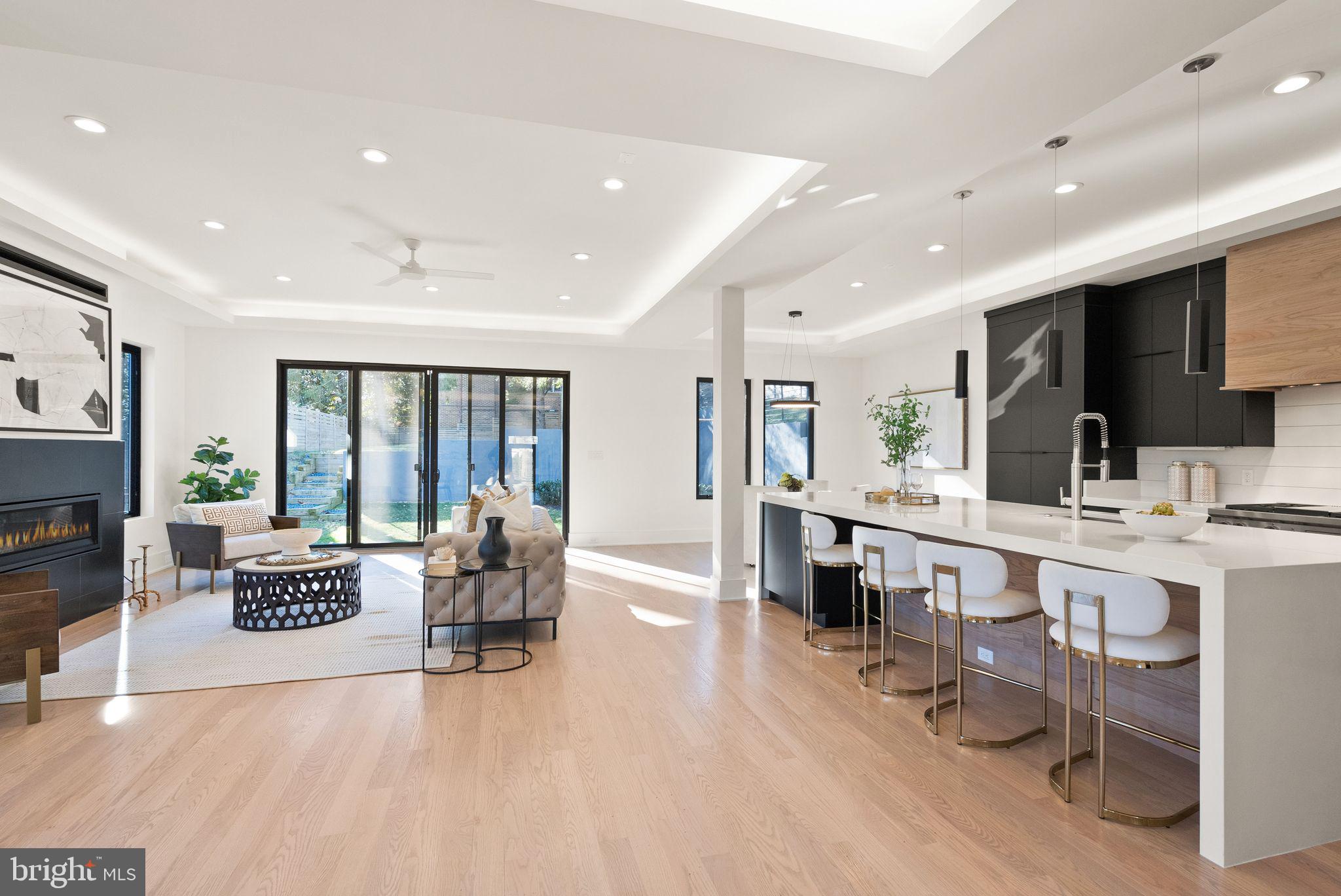 COUNTRY CLUB HILLS - Residential