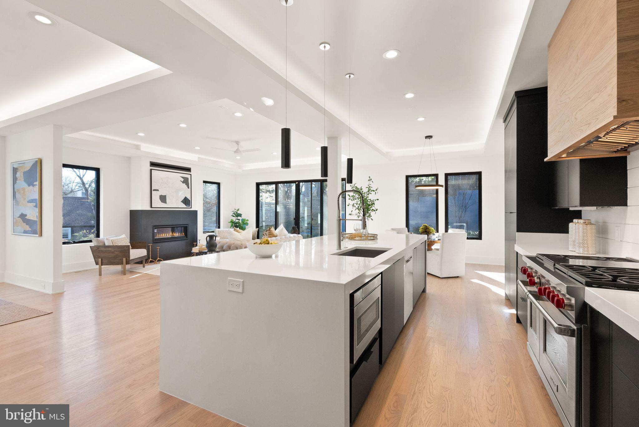 COUNTRY CLUB HILLS - Residential