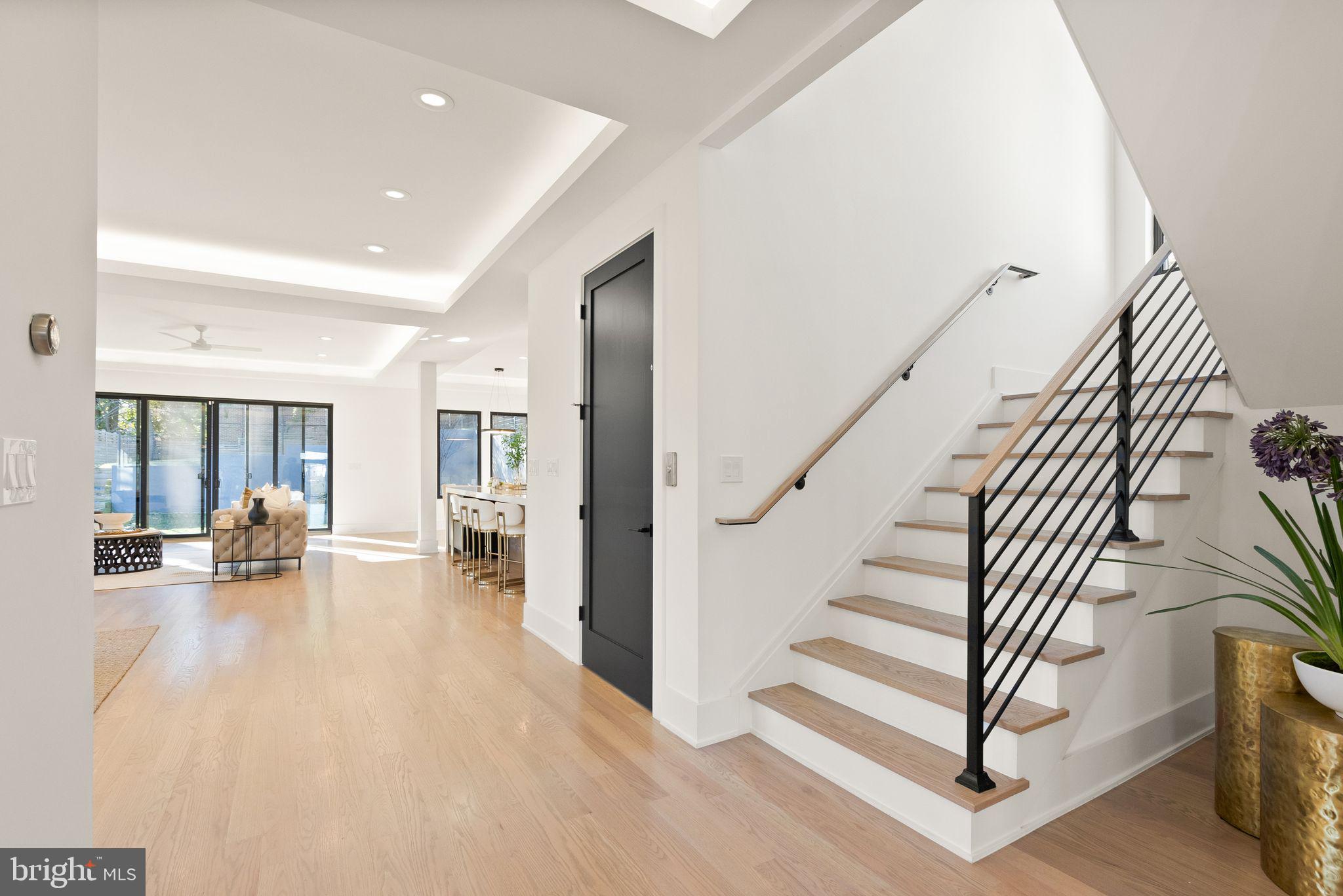 COUNTRY CLUB HILLS - Residential