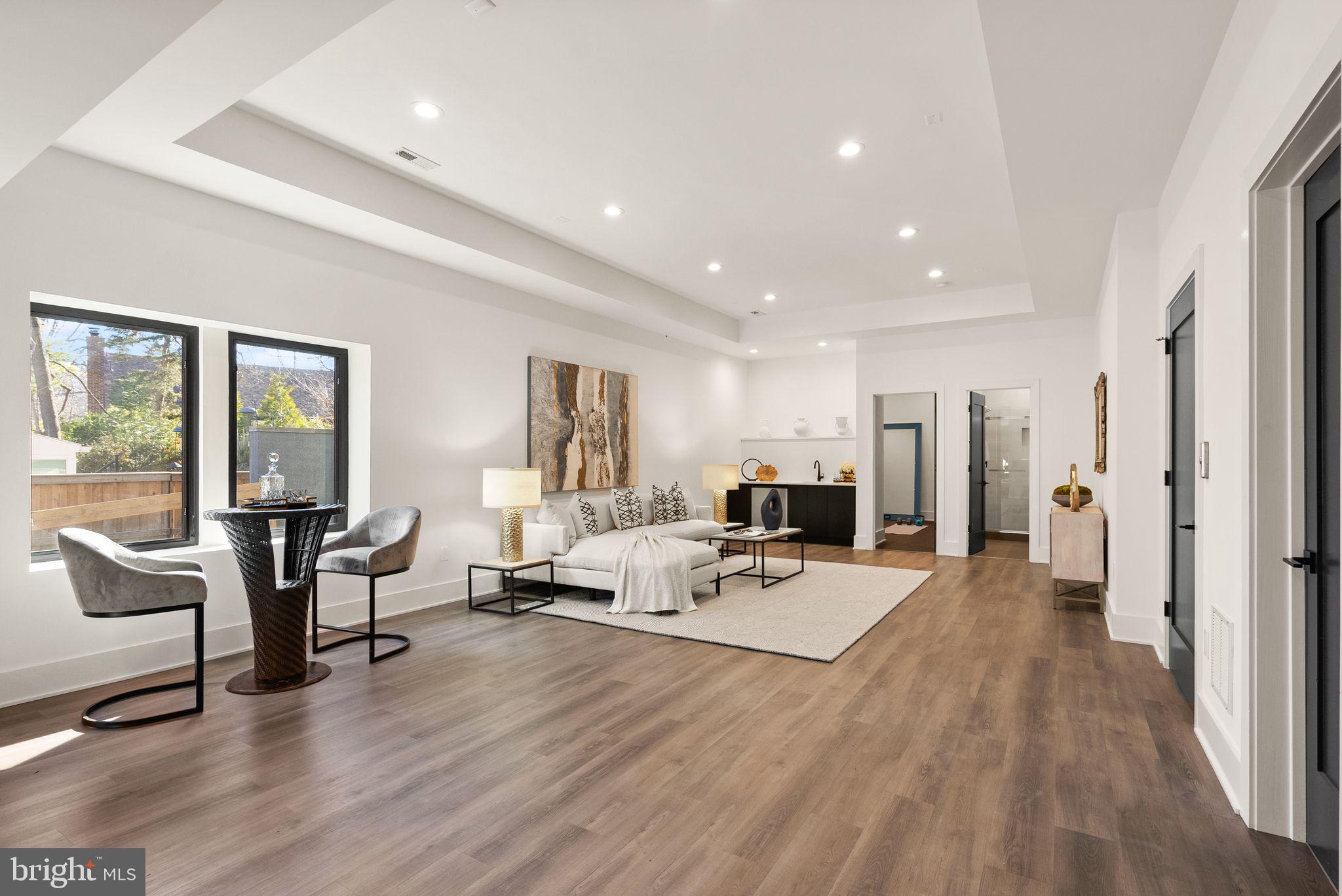COUNTRY CLUB HILLS - Residential