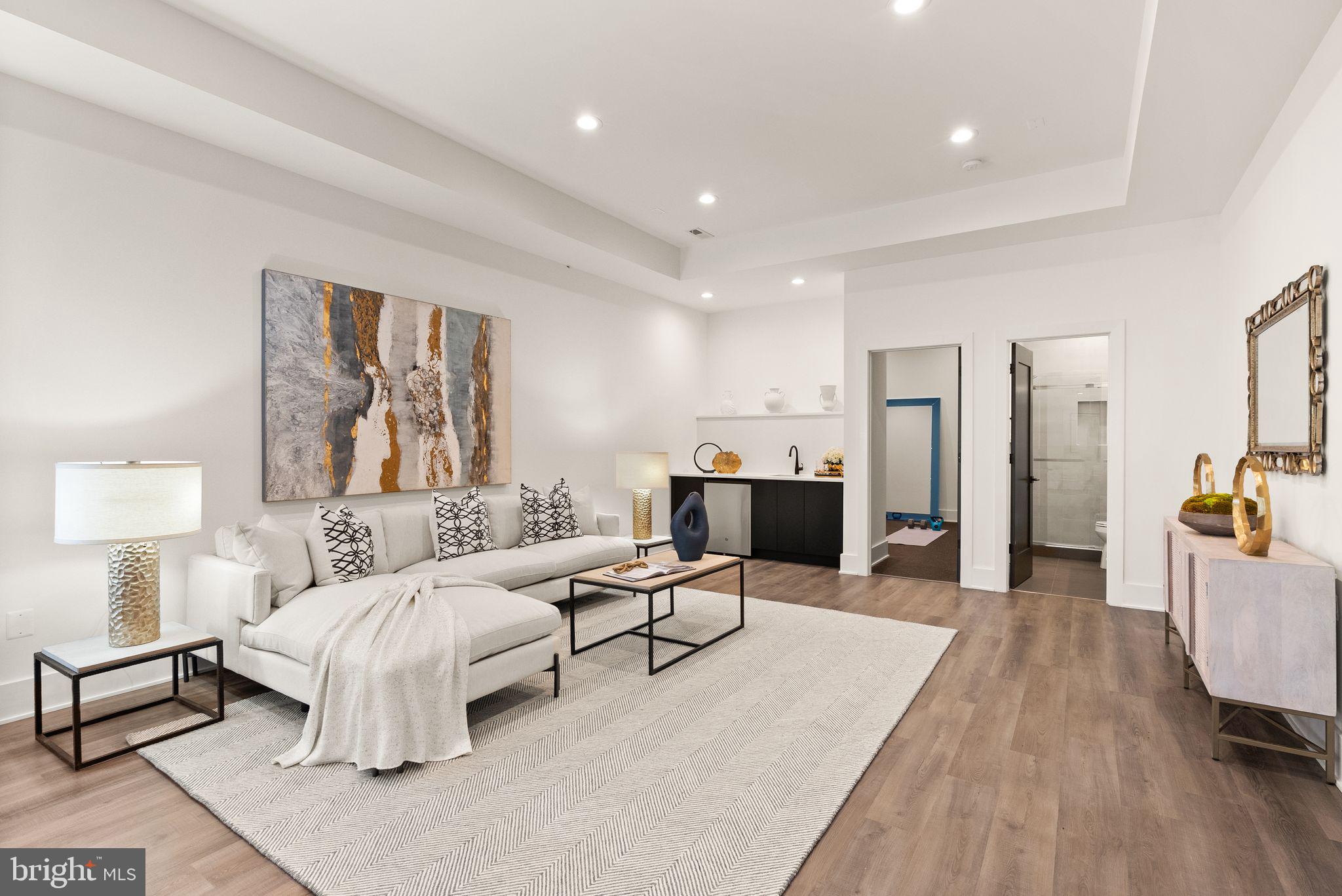 COUNTRY CLUB HILLS - Residential