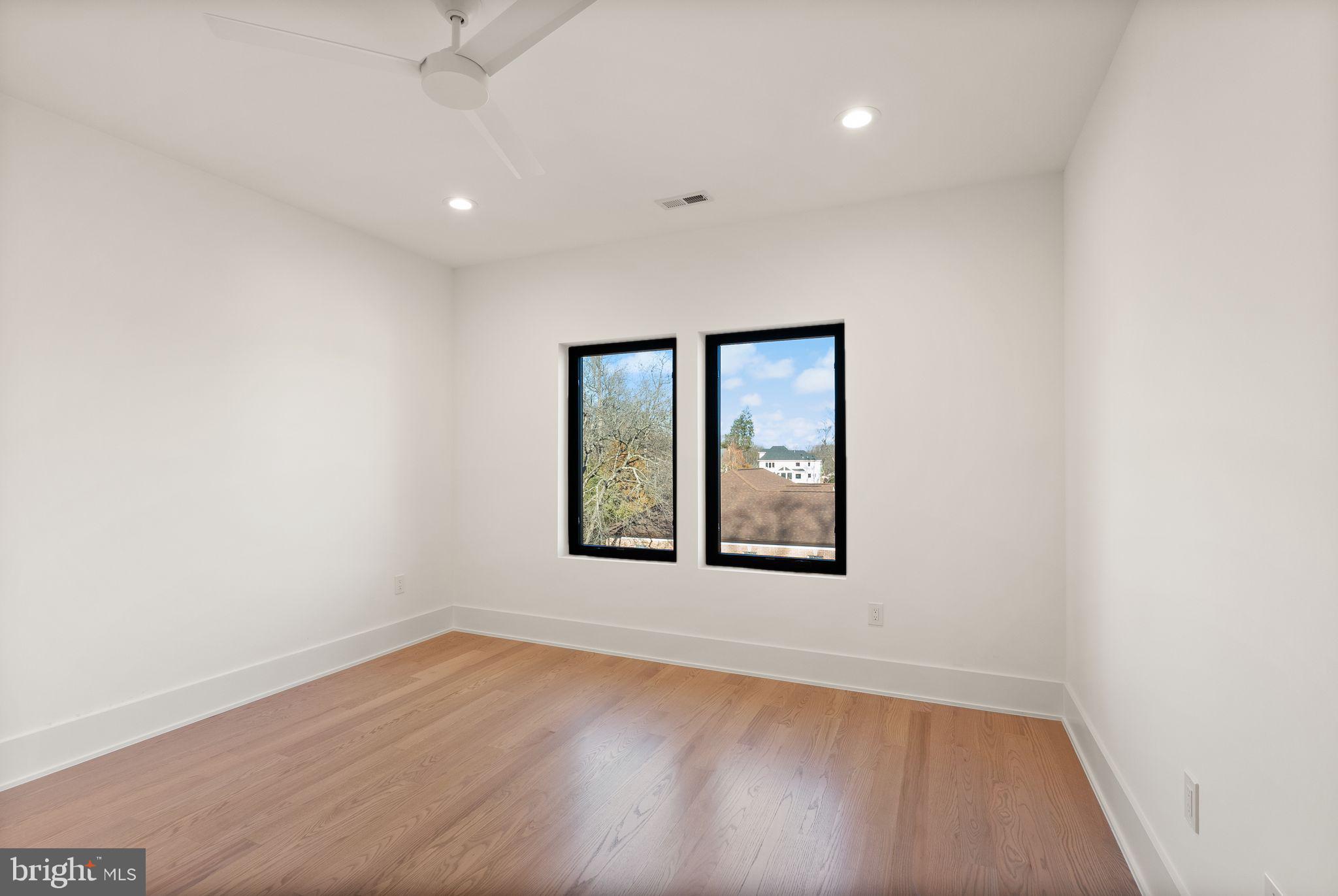 COUNTRY CLUB HILLS - Residential
