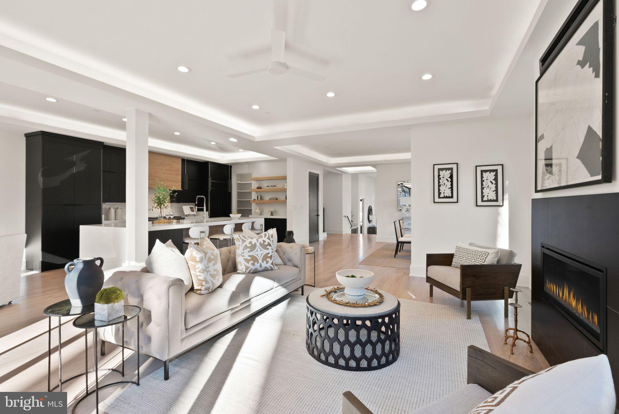 COUNTRY CLUB HILLS - Residential