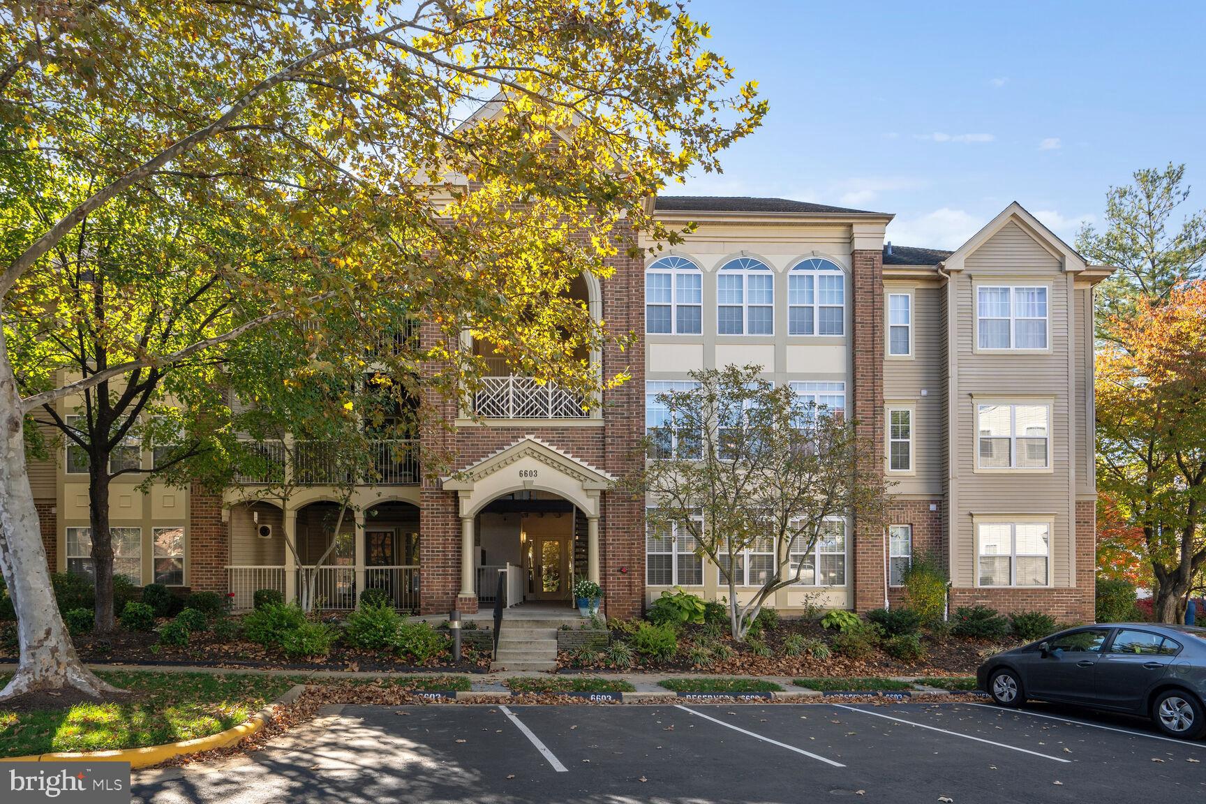 Back on the market due to financing. Welcome Home – Bright & Sunny condo - wonderful corner unit with lots of natural light,  offers 2 bedroom & 2 bath with enclosed sunroom area – can be used as office or as extra living space. Nice spacious floor plan & open concept for entertaining or flow to enjoy.  Gas fireplace and built in bookshelves in open Living room area.  Kitchen features updated granite countertops, stainless steel appliances, 42" cabinets, separate dining room area.  HVAC system new 2022, water heater new 2020, full size washer & dryer in unit & extra storage (secure) available in building on lower level as well as in unit.
Close to Kingstowne  Towne Center with lots of  shopping options and  great choices of over 30 restaurants & dining choices, walkability  and nice quiet neighborhood – with amenities that include 2 pools , clubhouse, tennis courts, basketball courts, tot lots & more. Parking 2 permits, 1 Parking space and 1 guest permit,  with unlimited visitor parking  – Sold “AS IS” - clean and in good condition. Neutral paint. .  Unit is easy access from parking lot and located on the 2nd level - nice views and lots of sunshine to enjoy space.  Offers are presented when submitted.  Owner works from home and some showing times are restricted. Quick closing is ideal. No rentback needed.  Open House Saturday 12-3:00 November 4, 2023
 
Close to Fairfax County Connector -  Route 286  provides easy access to the 95 Express Lanes, 395 & 495, Blue Line at Springfield/Franconia Metro and Van Dorn Metro or take to Ft Belvoir servicing from Springfield Metro to Ft Belvoir Hospital. Walking & jogging paths as well as 2 Gyms available- LA Fitness & Planet Fitness. Close to Manchester Shopping Center, Amazon Fresh, Wegmans, Firebirds, First Watch and more. Military have quick access to Ft. Belvoir & the commissary at Telegraph Rd Gate. School system:  Island Creek ES located just around the corner on Morning View and Hayfield MS & HS close by on Telegraph Rd.