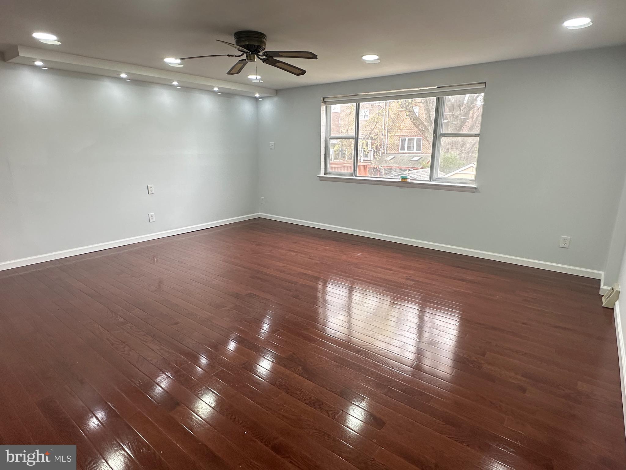 HOLME CIRCLE - Residential