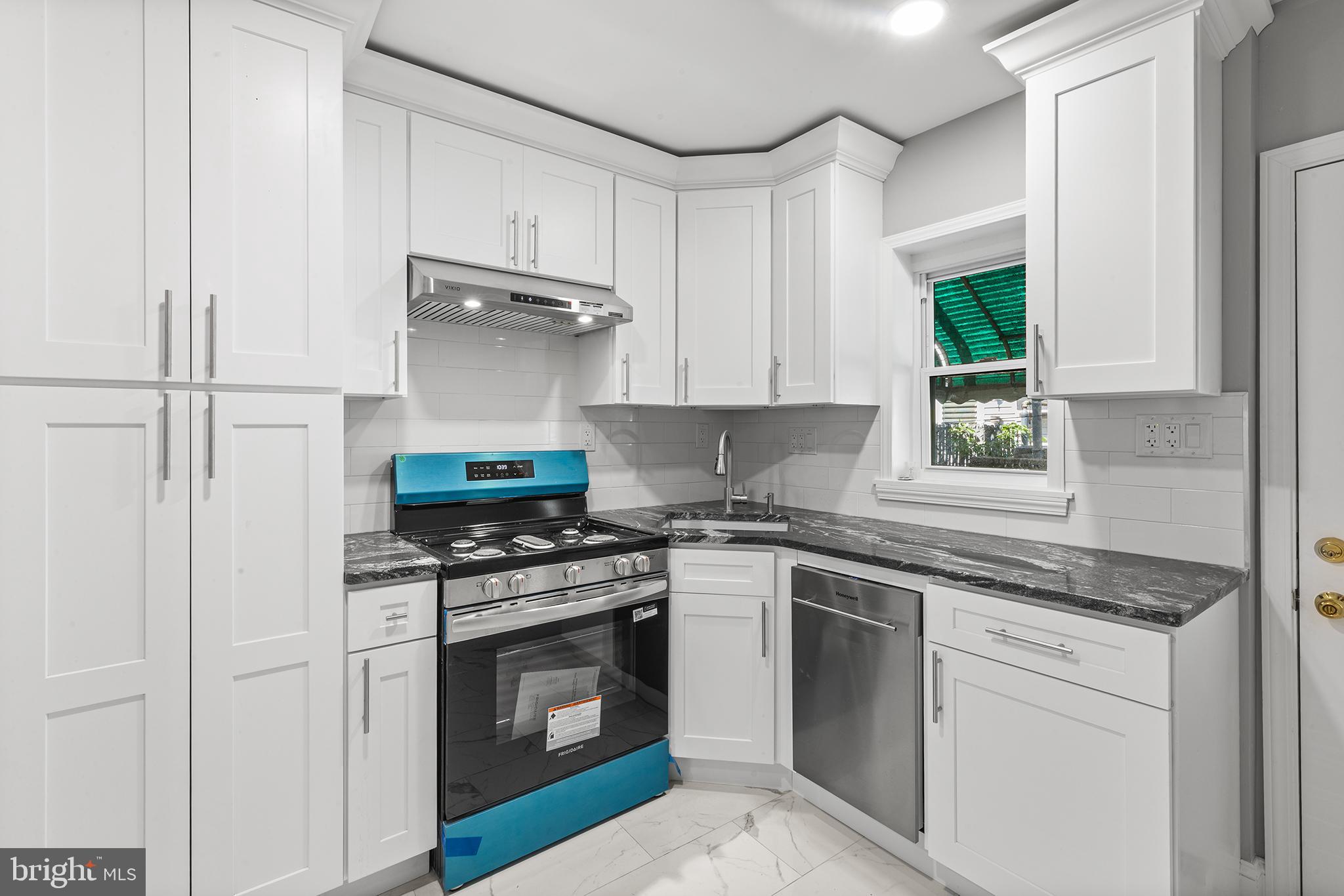 LOWER MOYAMENSING - Residential