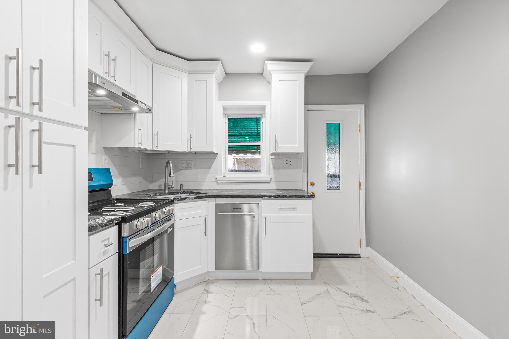 LOWER MOYAMENSING - Residential
