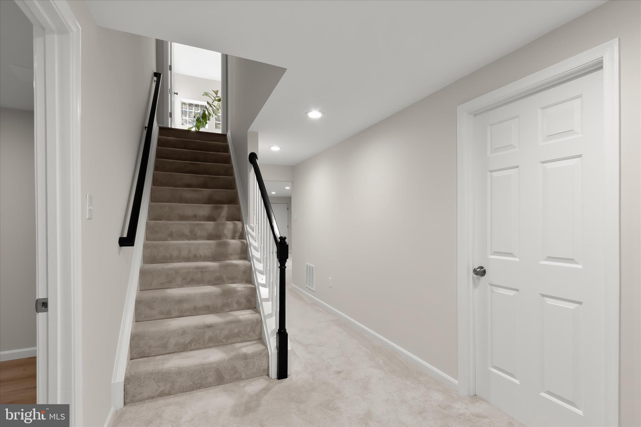 RIVER HILL - Residential