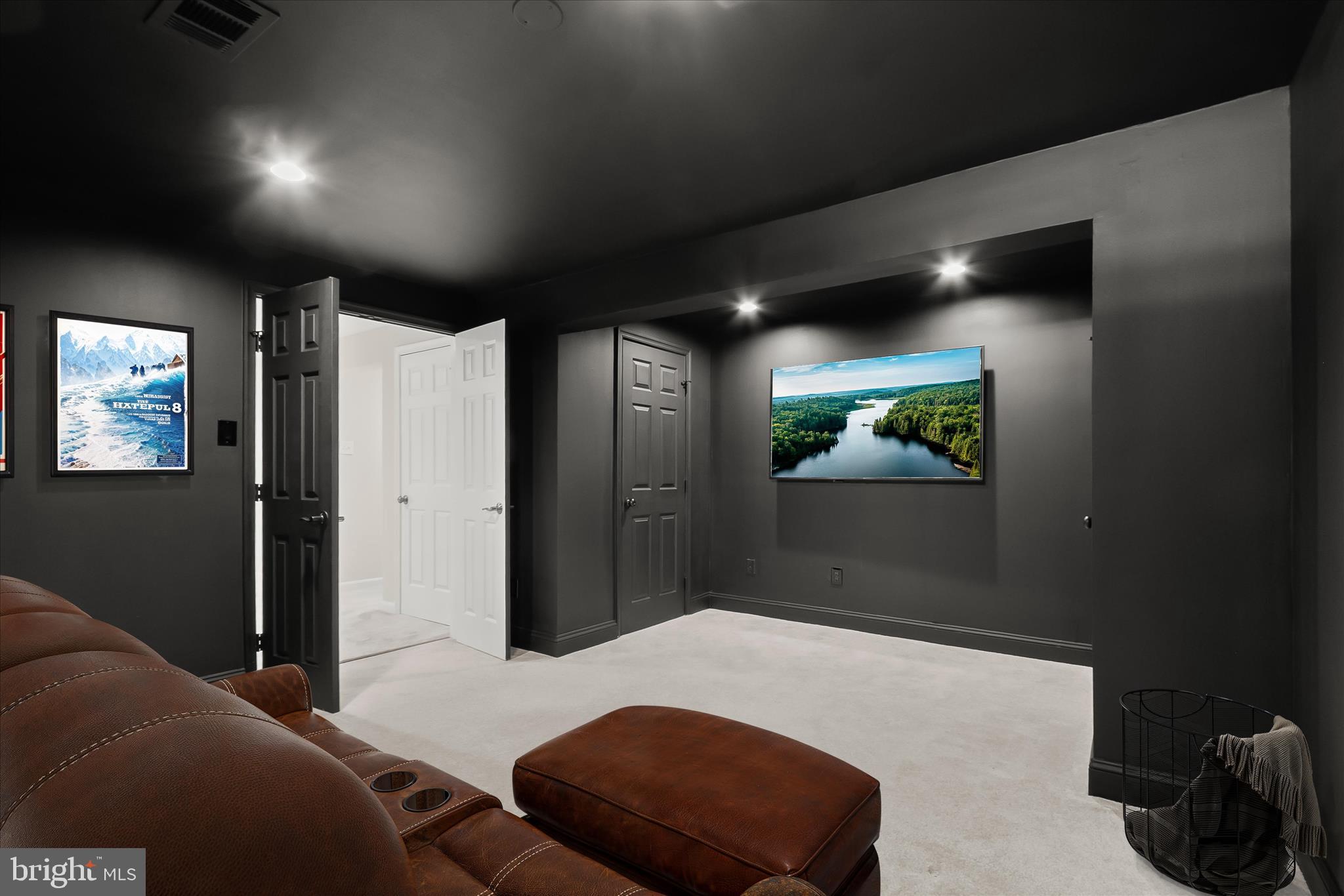 RIVER HILL - Residential