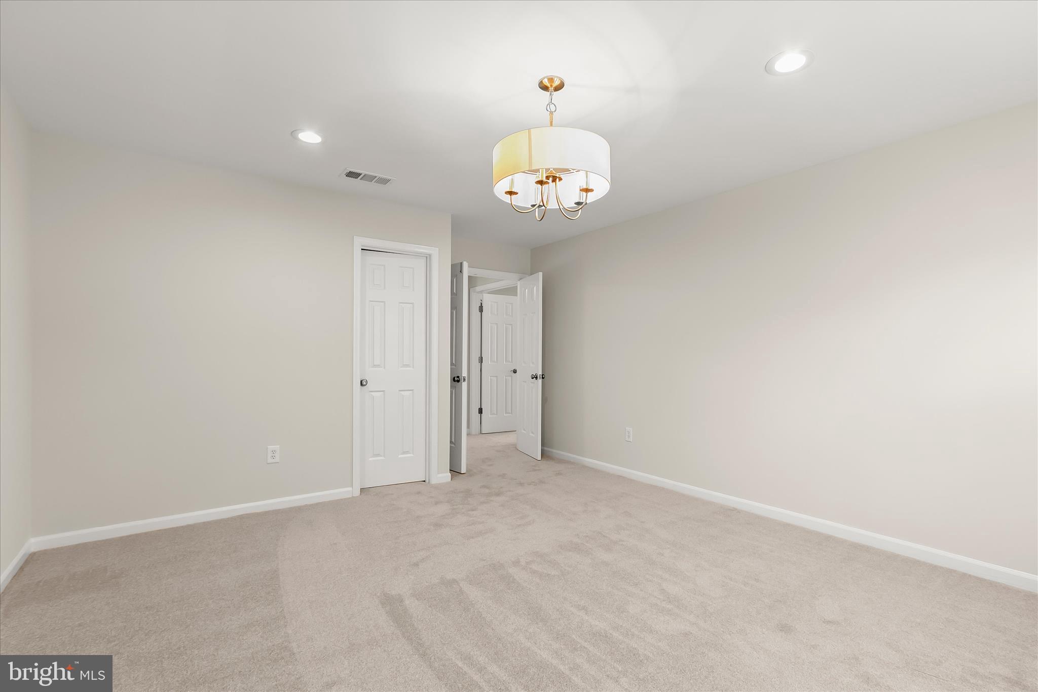 RIVER HILL - Residential
