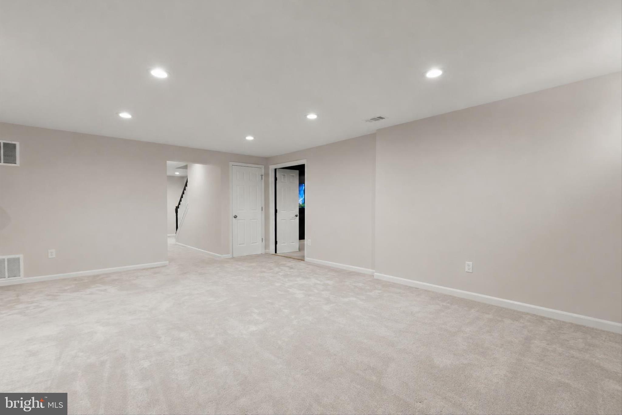RIVER HILL - Residential