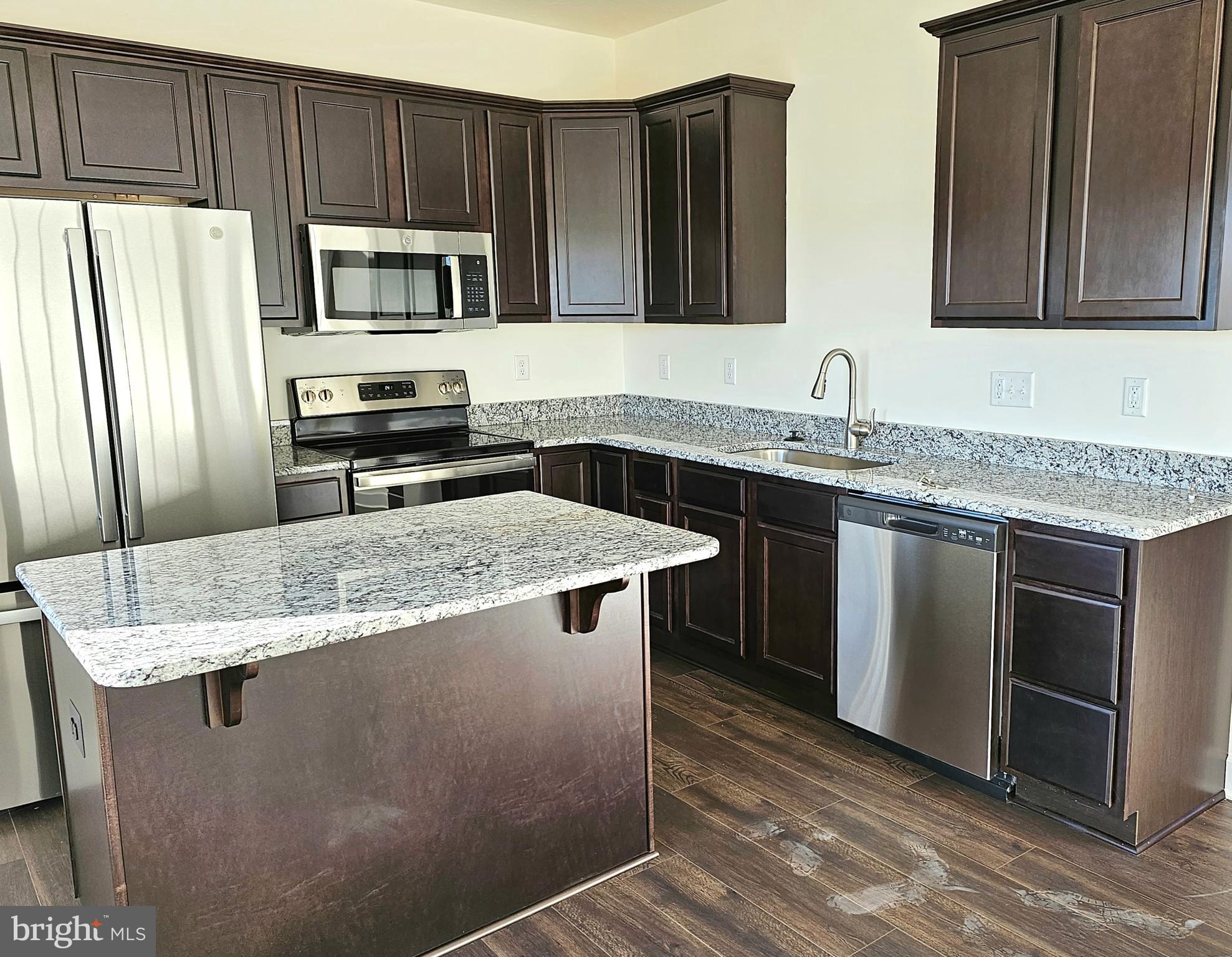 KINGS COURT AT BROWNSTONE - Residential