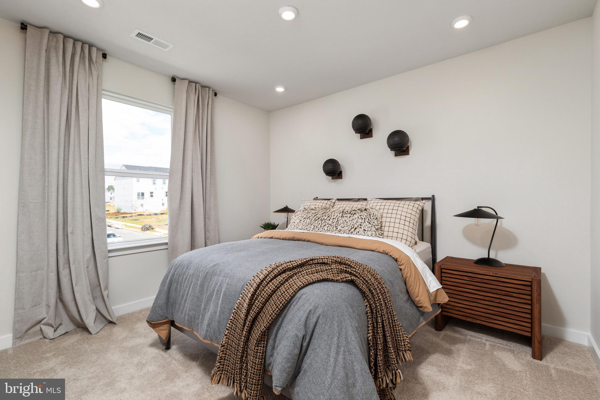 HUNTWELL WEST - Residential