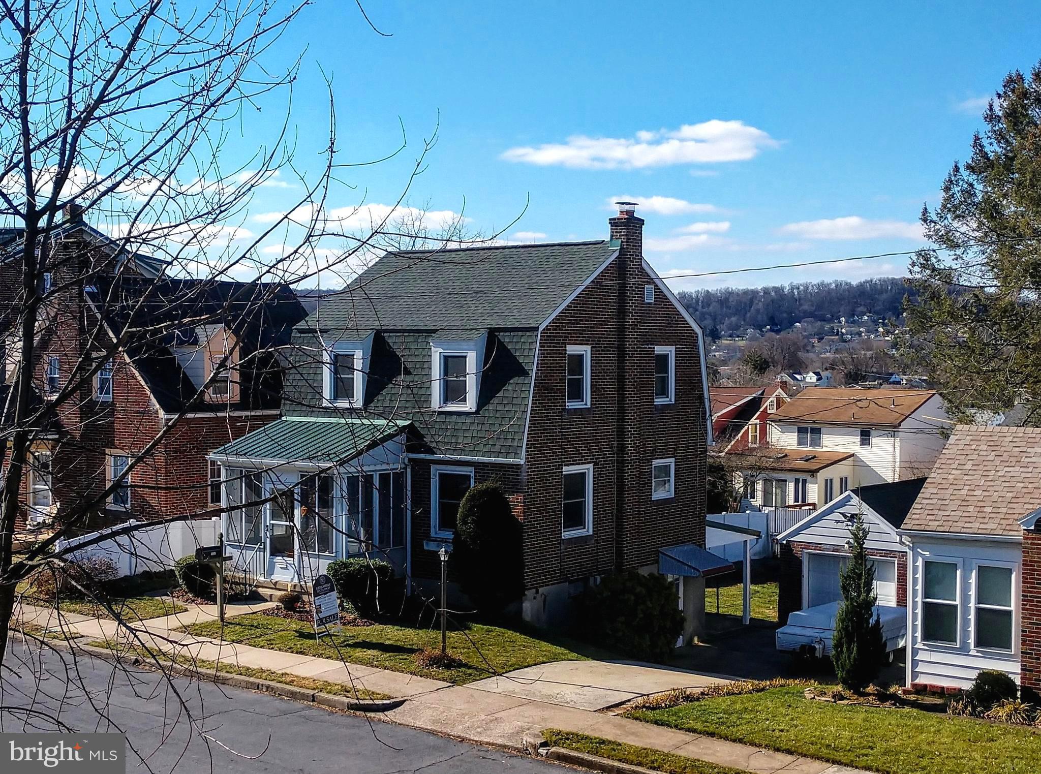 HILLSIDE MANOR - Residential