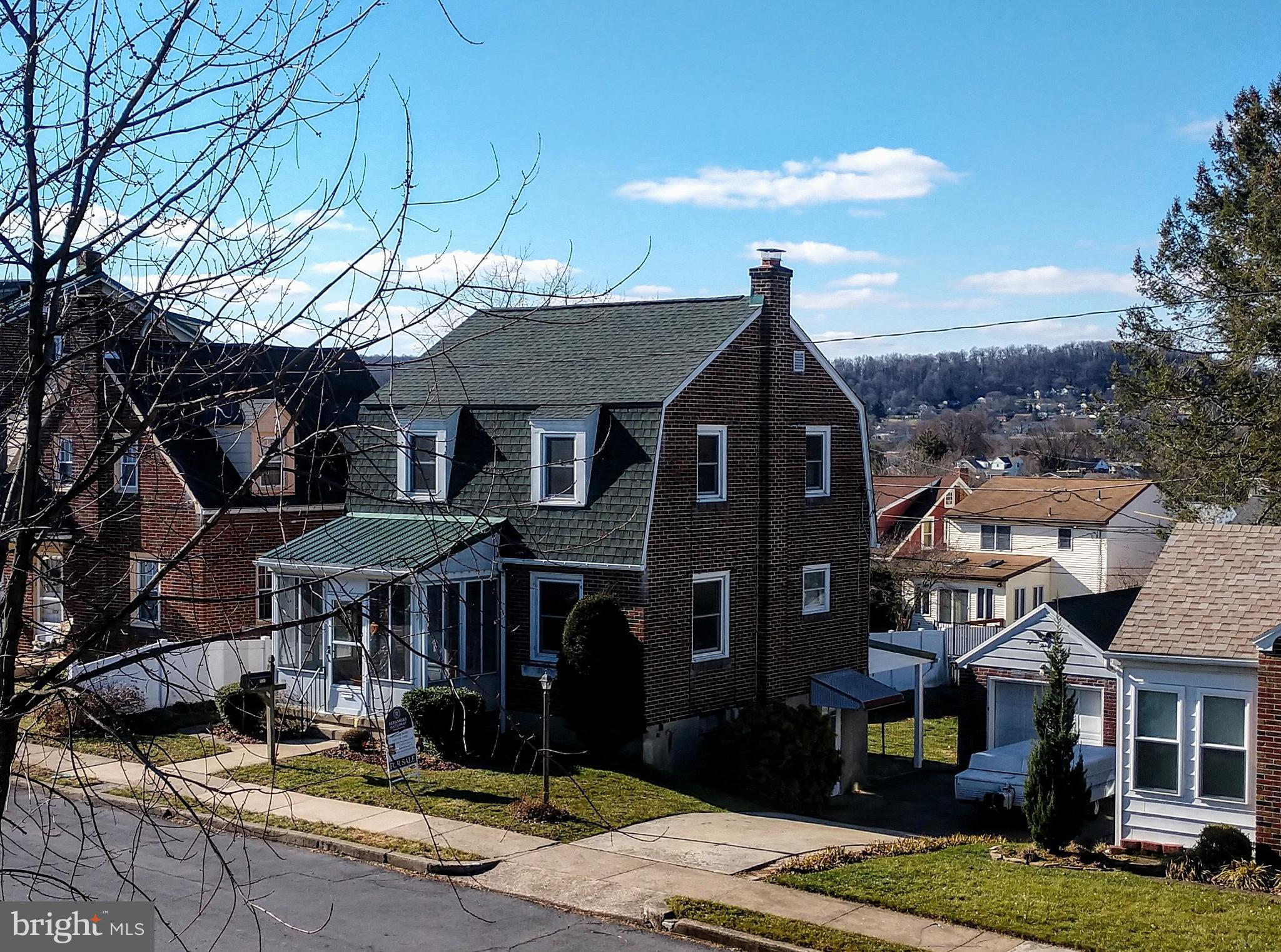 HILLSIDE MANOR - Residential