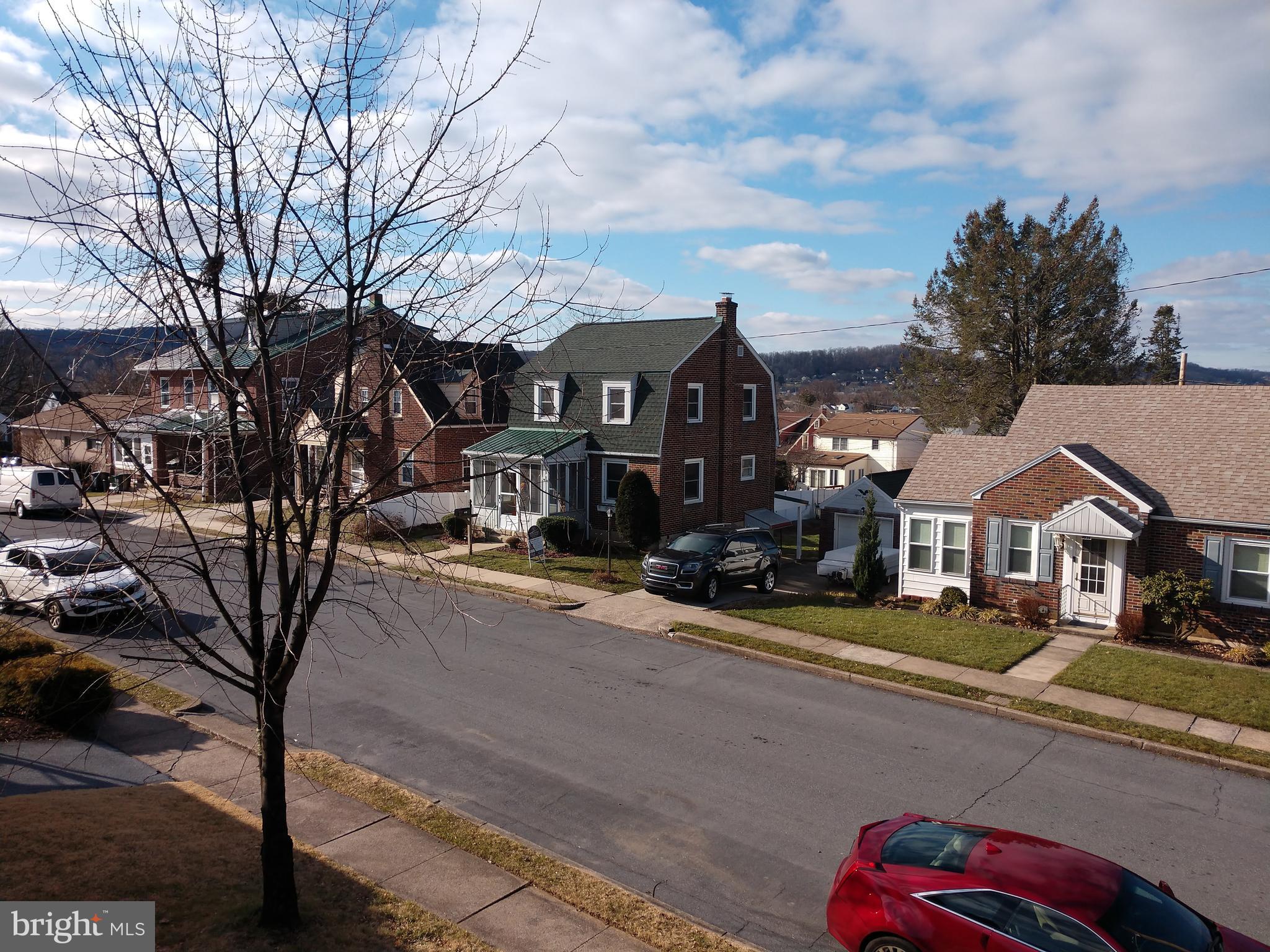 HILLSIDE MANOR - Residential