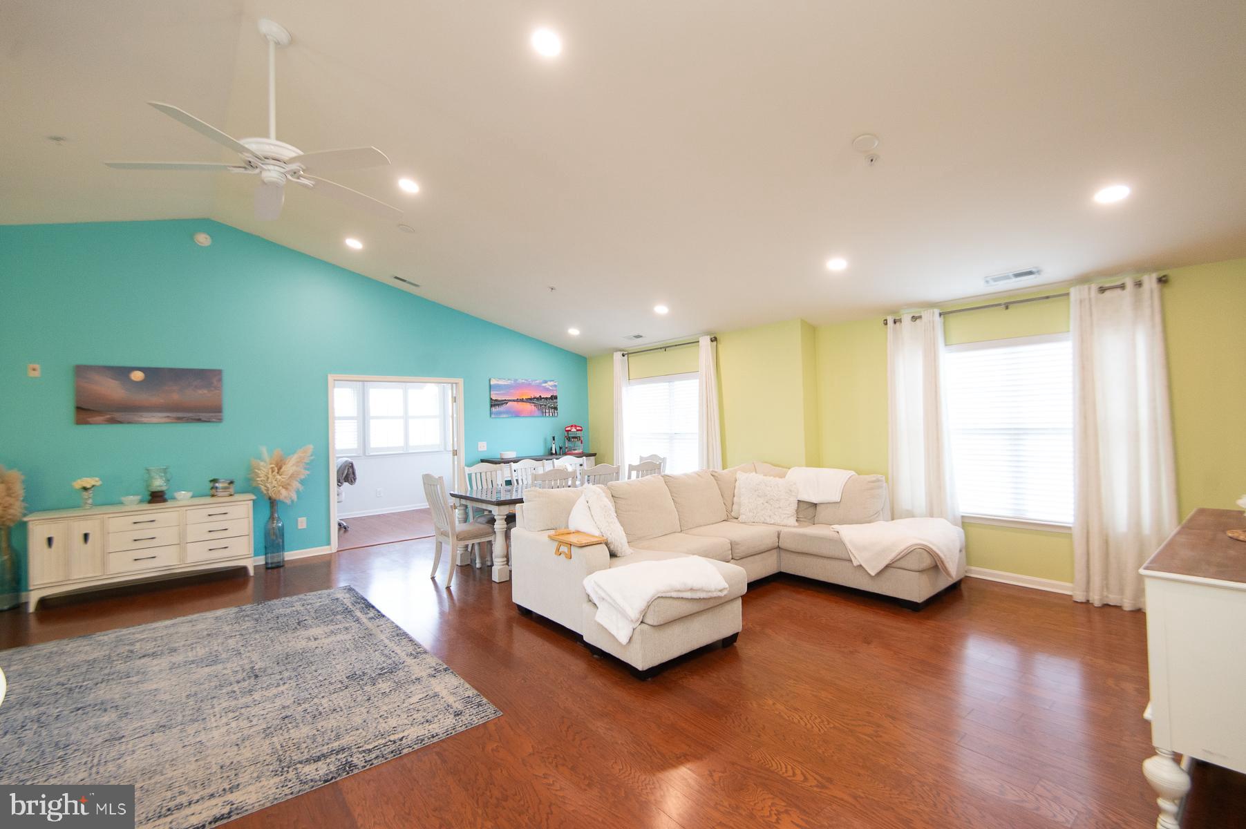 WOODS COVE - Residential